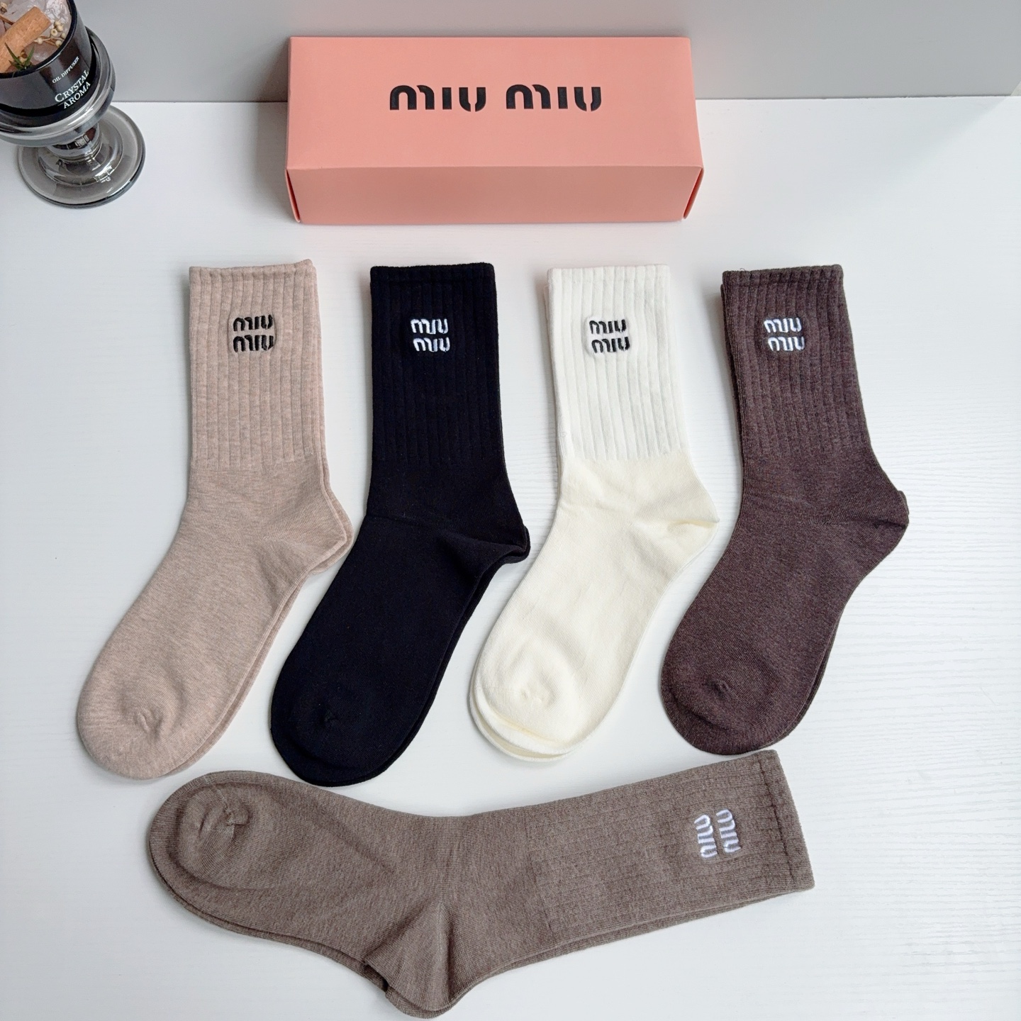配包装（一盒5双） miumiu 缪缪 新款长筒刺绣纯棉面料，专柜同步长筒袜子，💛大牌出街，潮人必备🔥超好搭配！
