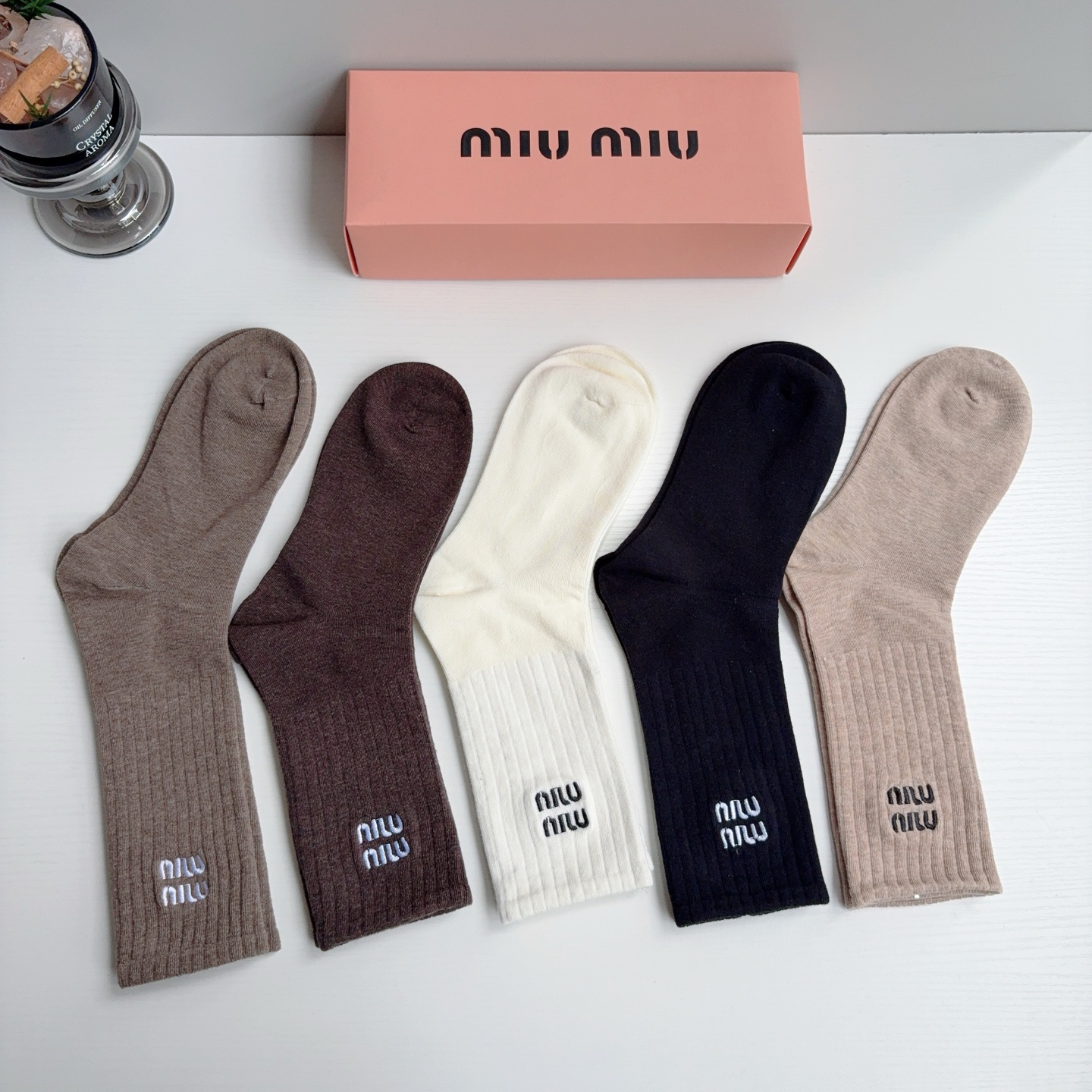 配包装（一盒5双） miumiu 缪缪 新款长筒刺绣纯棉面料，专柜同步长筒袜子，💛大牌出街，潮人必备🔥超好搭配！