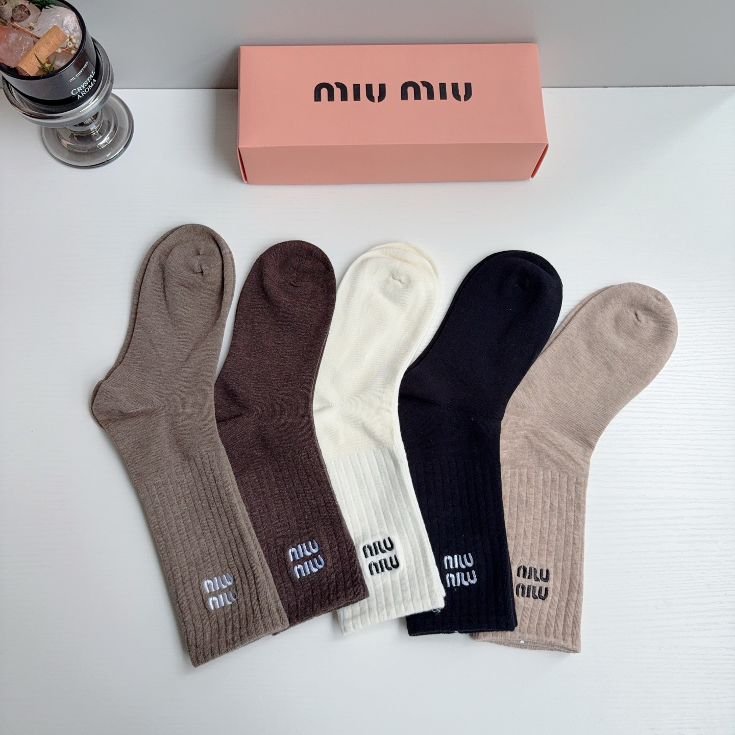 配包装（一盒5双） miumiu 缪缪 新款长筒刺绣纯棉面料，专柜同步长筒袜子，💛大牌出街，潮人必备🔥超好搭配！