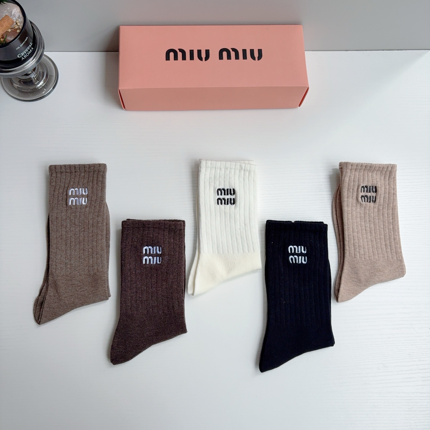 配包装（一盒5双） miumiu 缪缪 新款长筒刺绣纯棉面料，专柜同步长筒袜子，💛大牌出街，潮人必备🔥超好搭配！