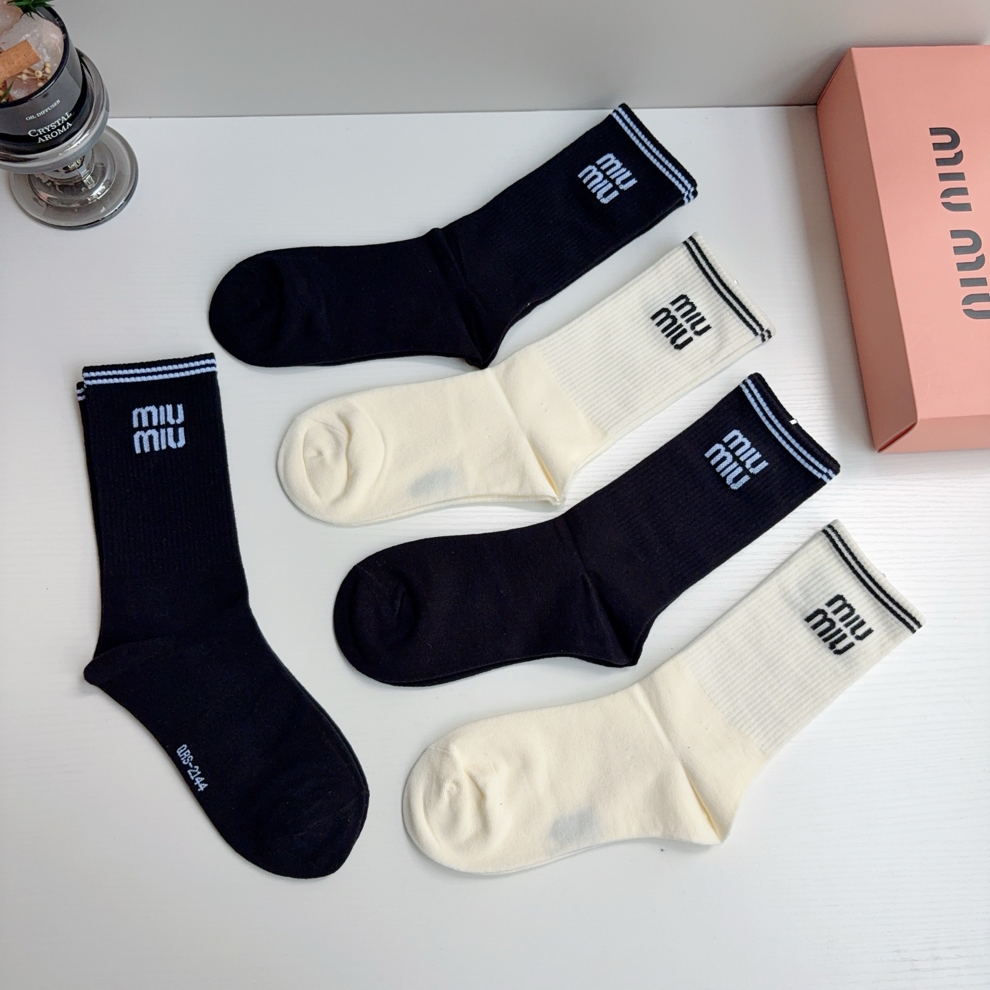 配包装【一盒5双】 miumiu · 缪缪 高品质新款网红长筒袜子❗️纯棉材质，轻薄柔软透气，四季通用！ 