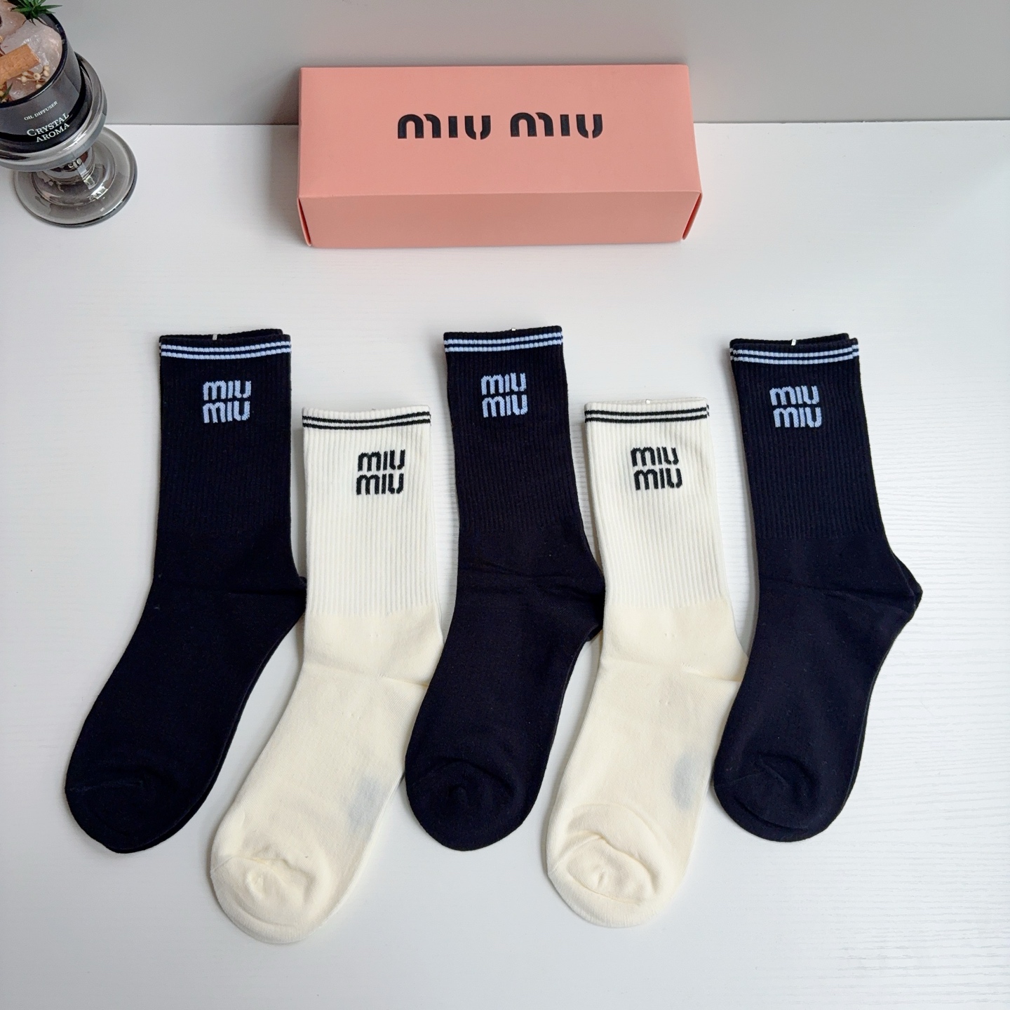 配包装【一盒5双】 miumiu · 缪缪 高品质新款网红长筒袜子❗️纯棉材质，轻薄柔软透气，四季通用！ 