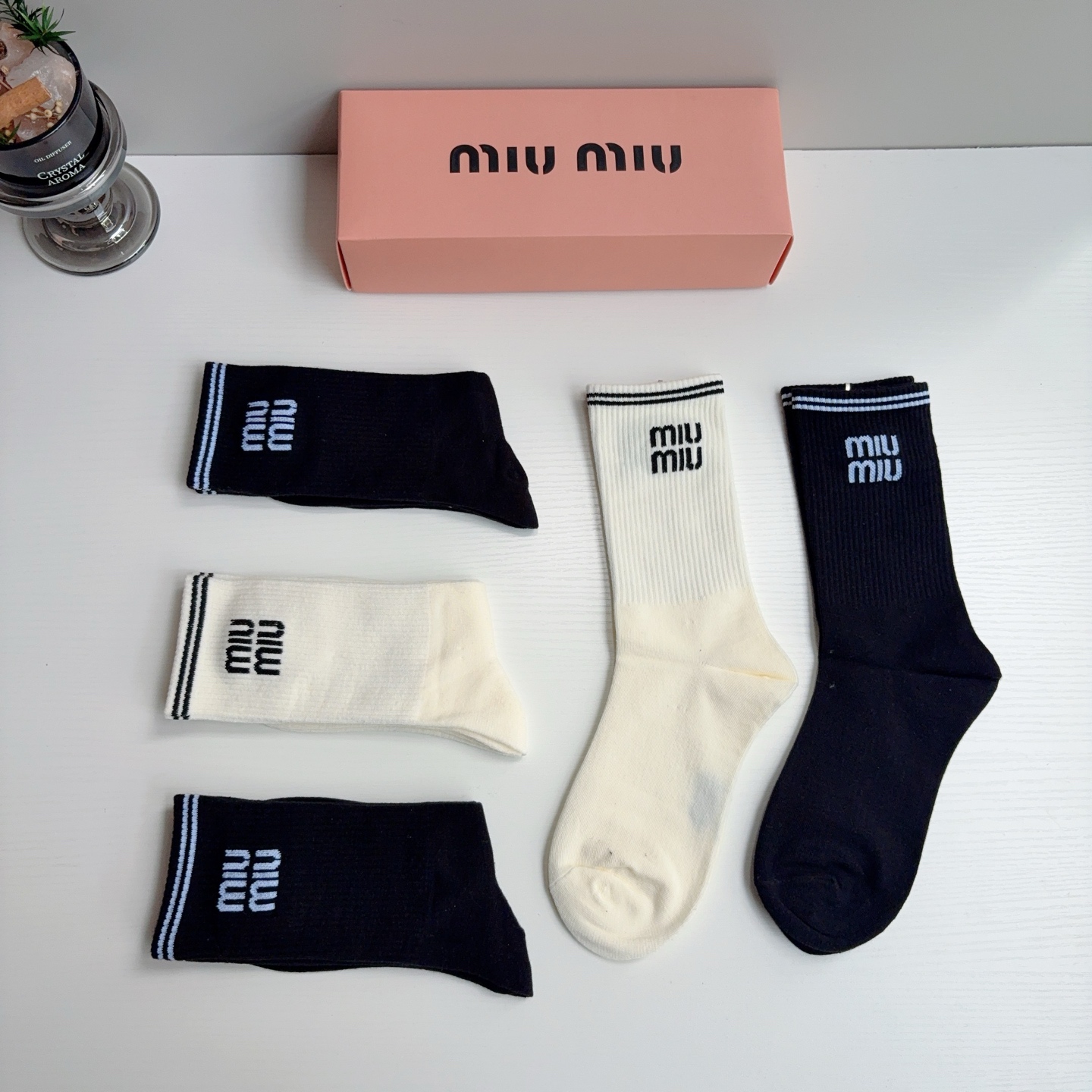 配包装【一盒5双】 miumiu · 缪缪 高品质新款网红长筒袜子❗️纯棉材质，轻薄柔软透气，四季通用！ 