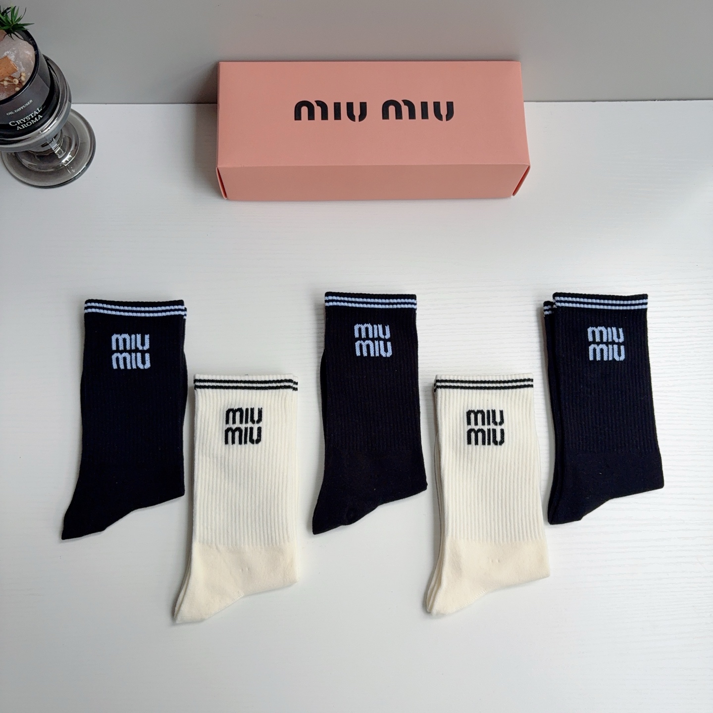配包装【一盒5双】 miumiu · 缪缪 高品质新款网红长筒袜子❗️纯棉材质，轻薄柔软透气，四季通用！ 