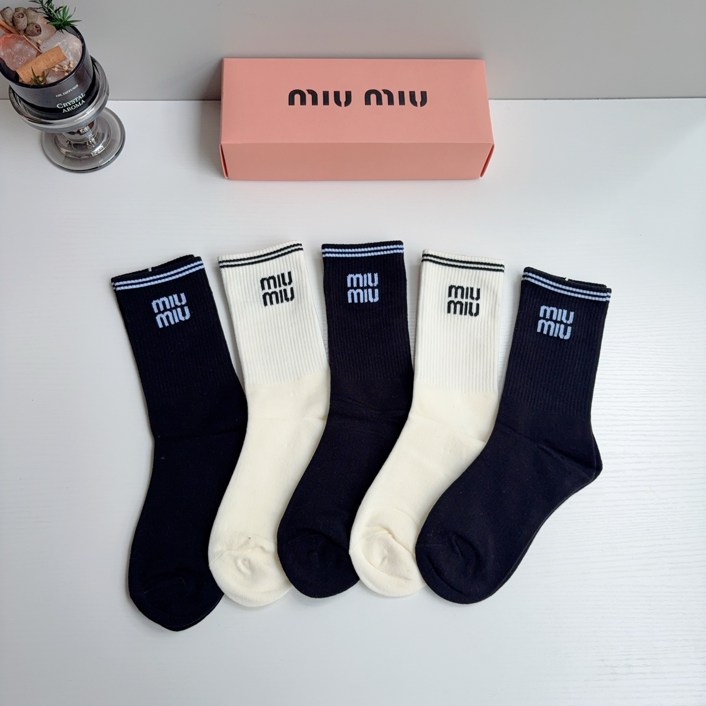 配包装【一盒5双】 miumiu · 缪缪 高品质新款网红长筒袜子❗️纯棉材质，轻薄柔软透气，四季通用！ 
