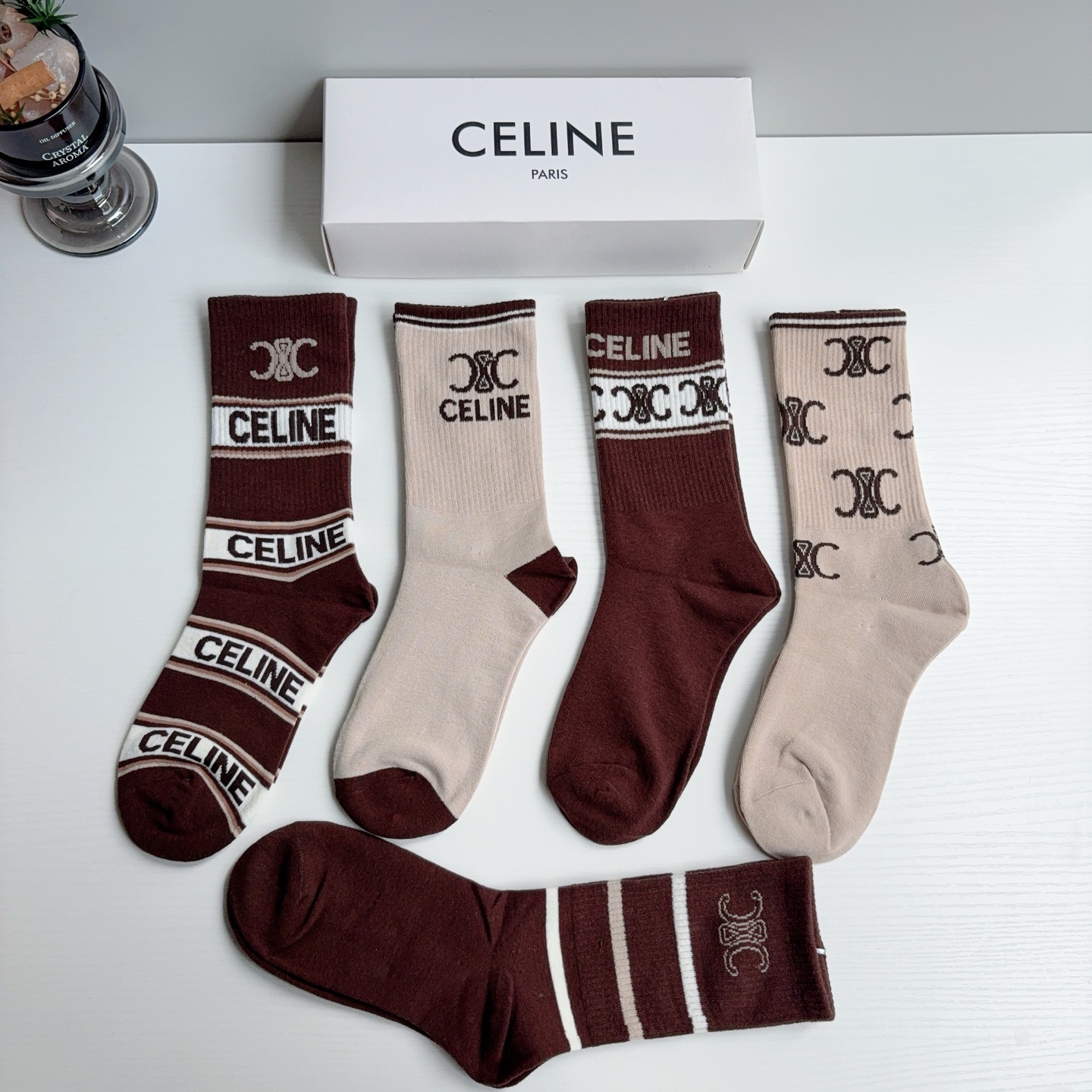 配包装（一盒5双）  CELINE 赛琳新款长筒袜子 经典字母logo 个性时尚百搭款，！超柔软材质，舒适透气，时尚百搭