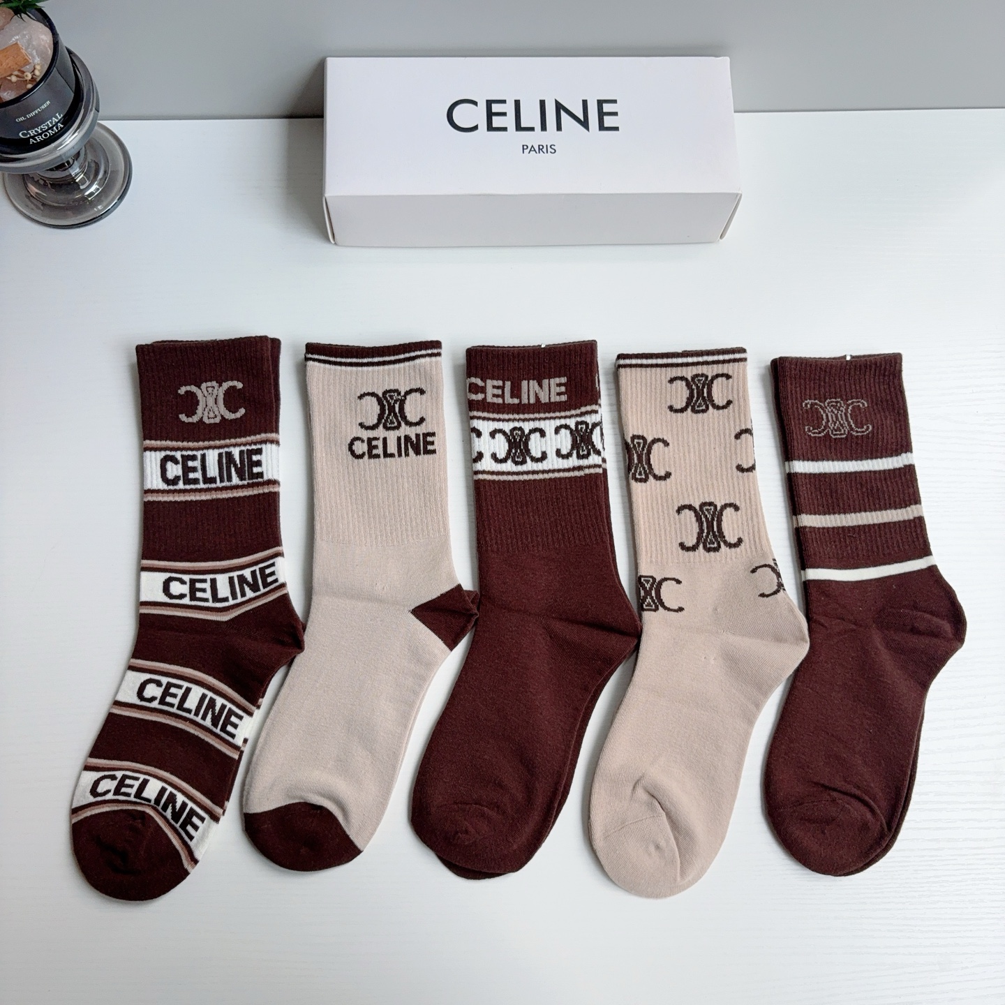 配包装（一盒5双）  CELINE 赛琳新款长筒袜子 经典字母logo 个性时尚百搭款，！超柔软材质，舒适透气，时尚百搭