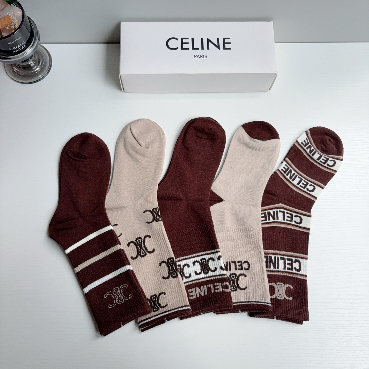 配包装（一盒5双）  CELINE 赛琳新款长筒袜子 经典字母logo 个性时尚百搭款，！超柔软材质，舒适透气，时尚百搭
