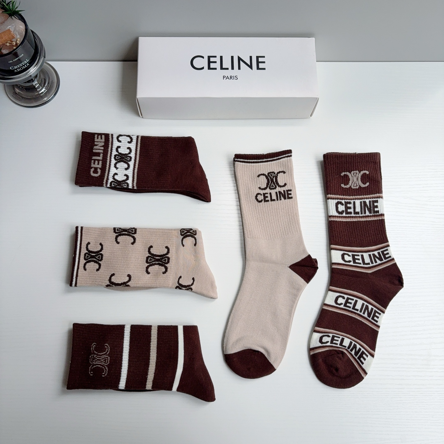 配包装（一盒5双）  CELINE 赛琳新款长筒袜子 经典字母logo 个性时尚百搭款，！超柔软材质，舒适透气，时尚百搭