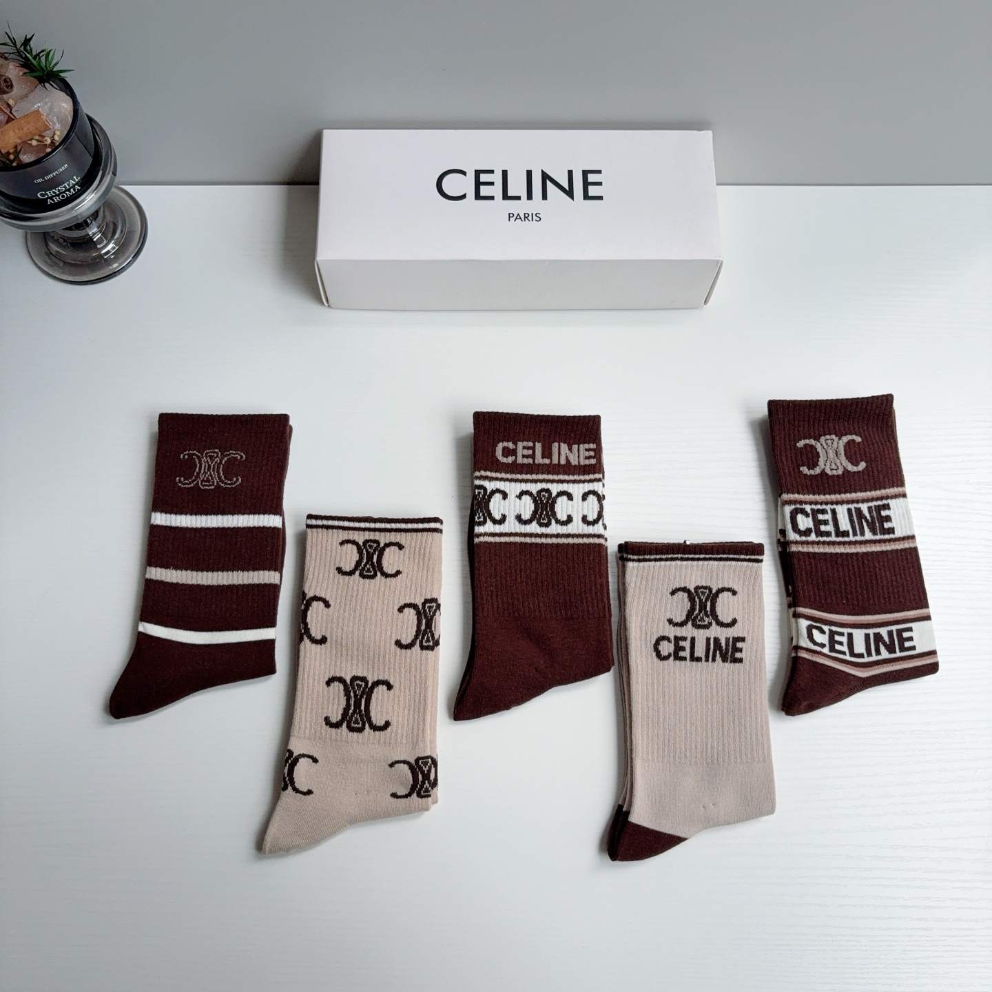 配包装（一盒5双）  CELINE 赛琳新款长筒袜子 经典字母logo 个性时尚百搭款，！超柔软材质，舒适透气，时尚百搭