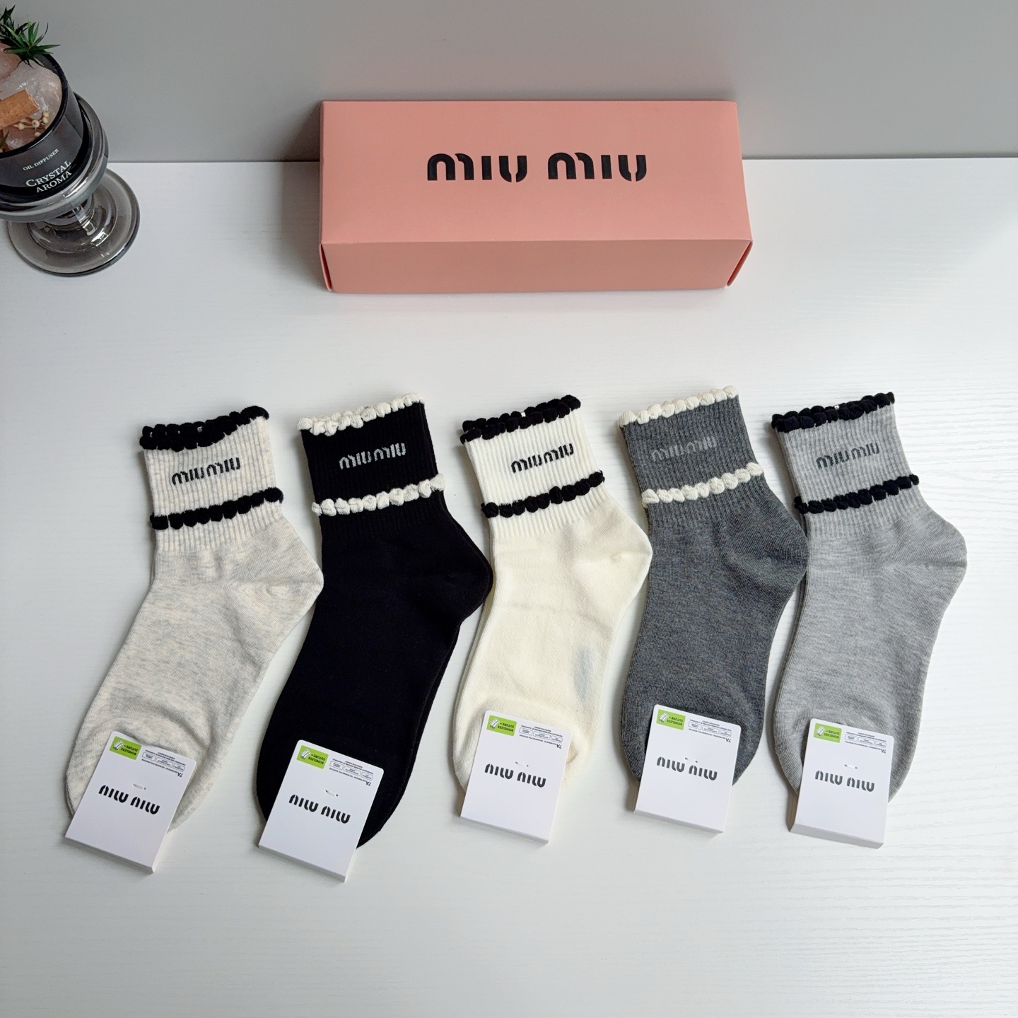 配包装【一盒5双】 miumiu · 缪缪 新款网红中筒袜子❗️ins明星网红推荐❗️轻薄柔软透气，四季通用，欧美大牌街