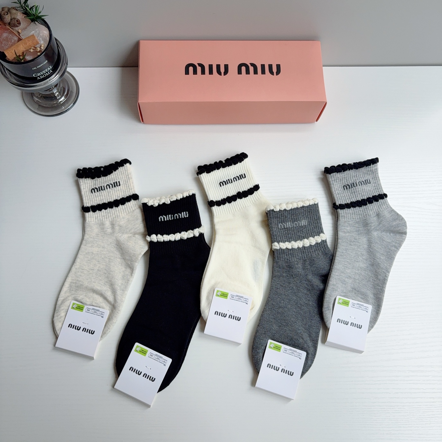 配包装【一盒5双】 miumiu · 缪缪 新款网红中筒袜子❗️ins明星网红推荐❗️轻薄柔软透气，四季通用，欧美大牌街