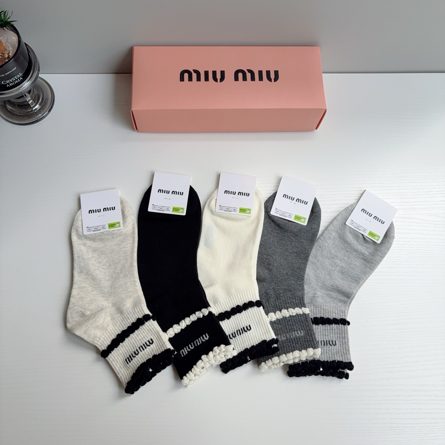 配包装【一盒5双】 miumiu · 缪缪 新款网红中筒袜子❗️ins明星网红推荐❗️轻薄柔软透气，四季通用，欧美大牌街