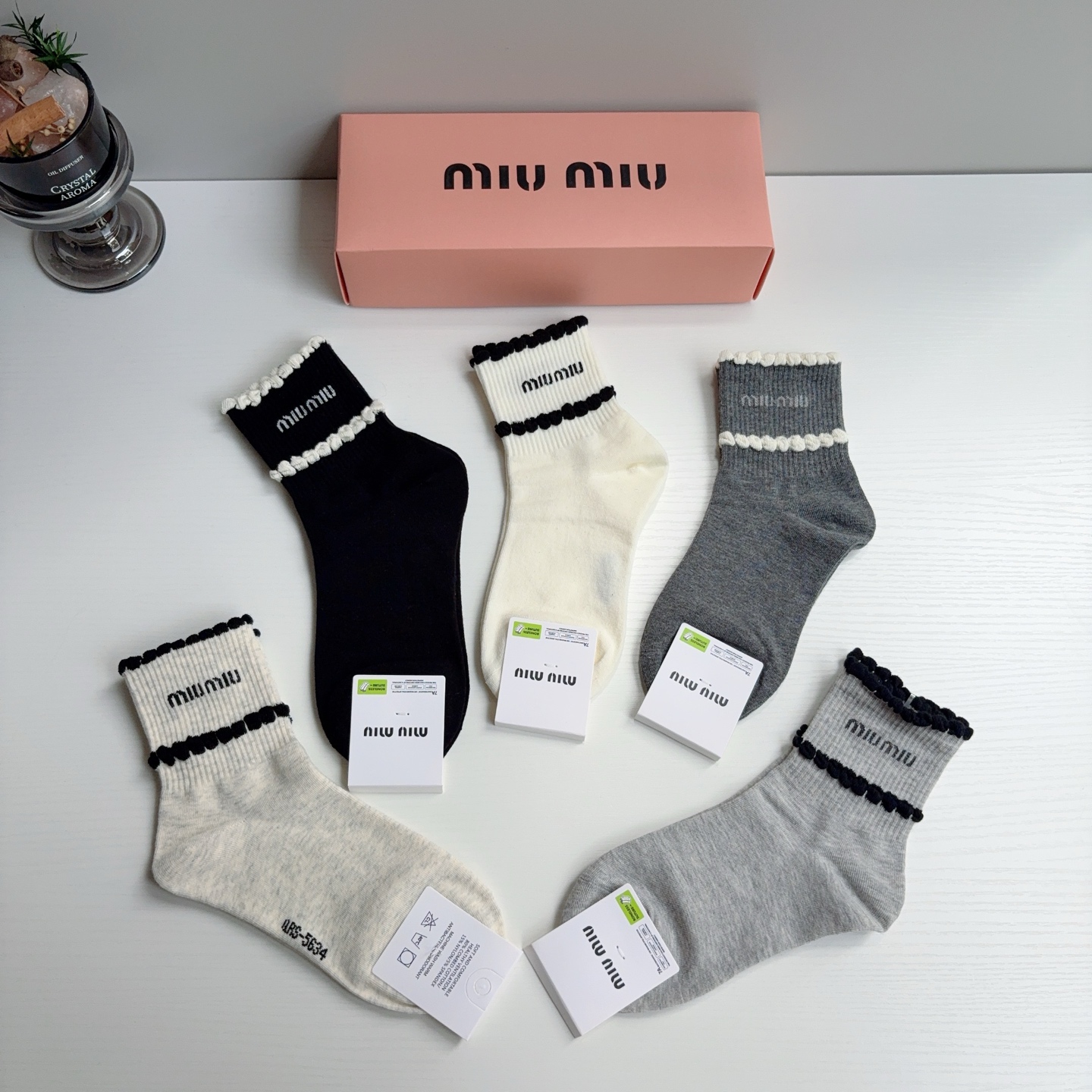 配包装【一盒5双】 miumiu · 缪缪 新款网红中筒袜子❗️ins明星网红推荐❗️轻薄柔软透气，四季通用，欧美大牌街