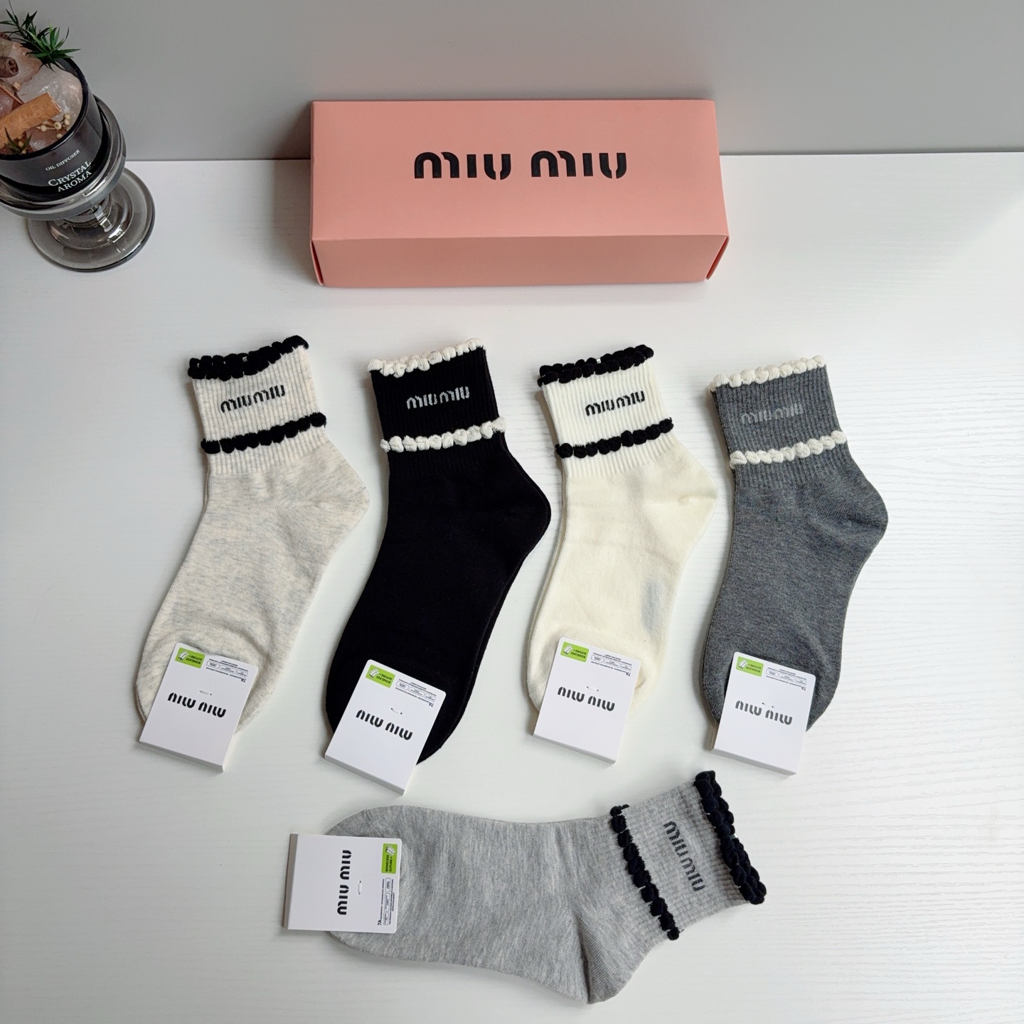 配包装【一盒5双】 miumiu · 缪缪 新款网红中筒袜子❗️ins明星网红推荐❗️轻薄柔软透气，四季通用，欧美大牌街
