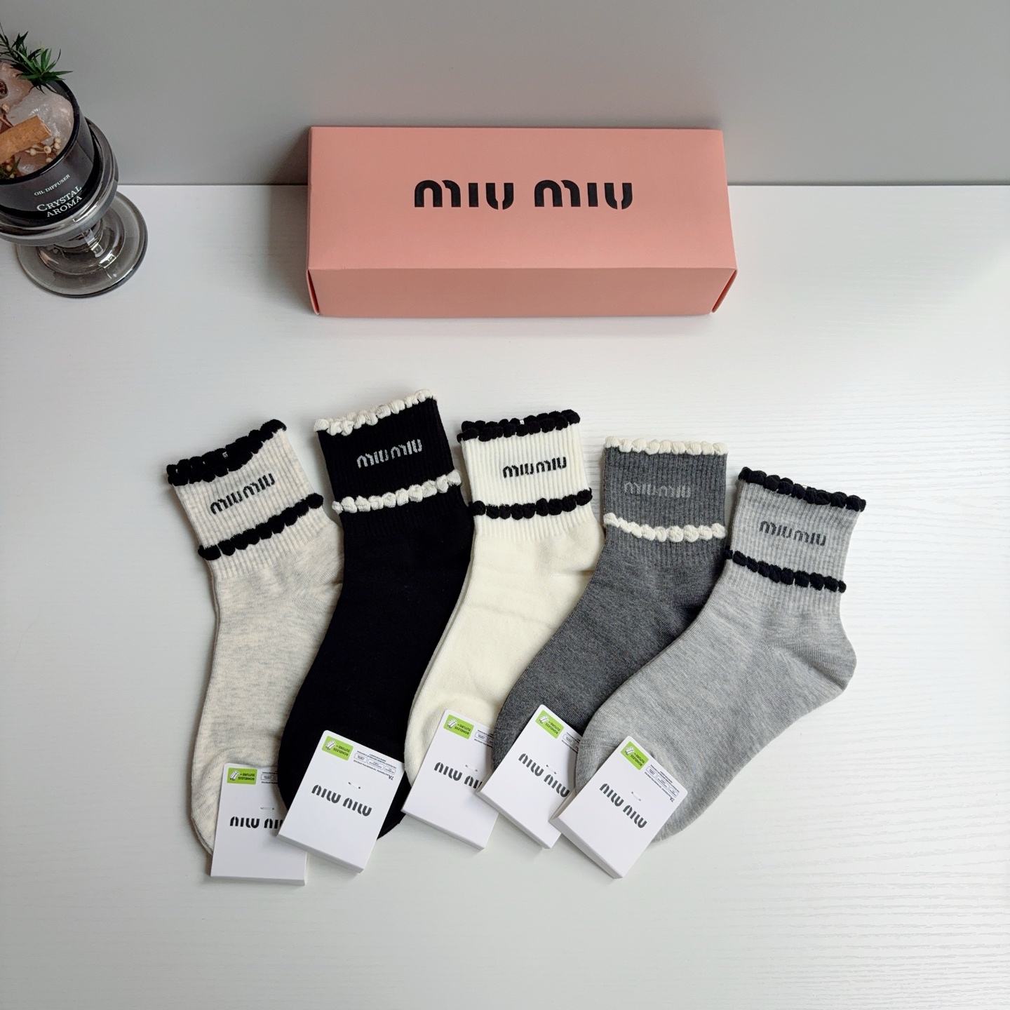 配包装【一盒5双】 miumiu · 缪缪 新款网红中筒袜子❗️ins明星网红推荐❗️轻薄柔软透气，四季通用，欧美大牌街