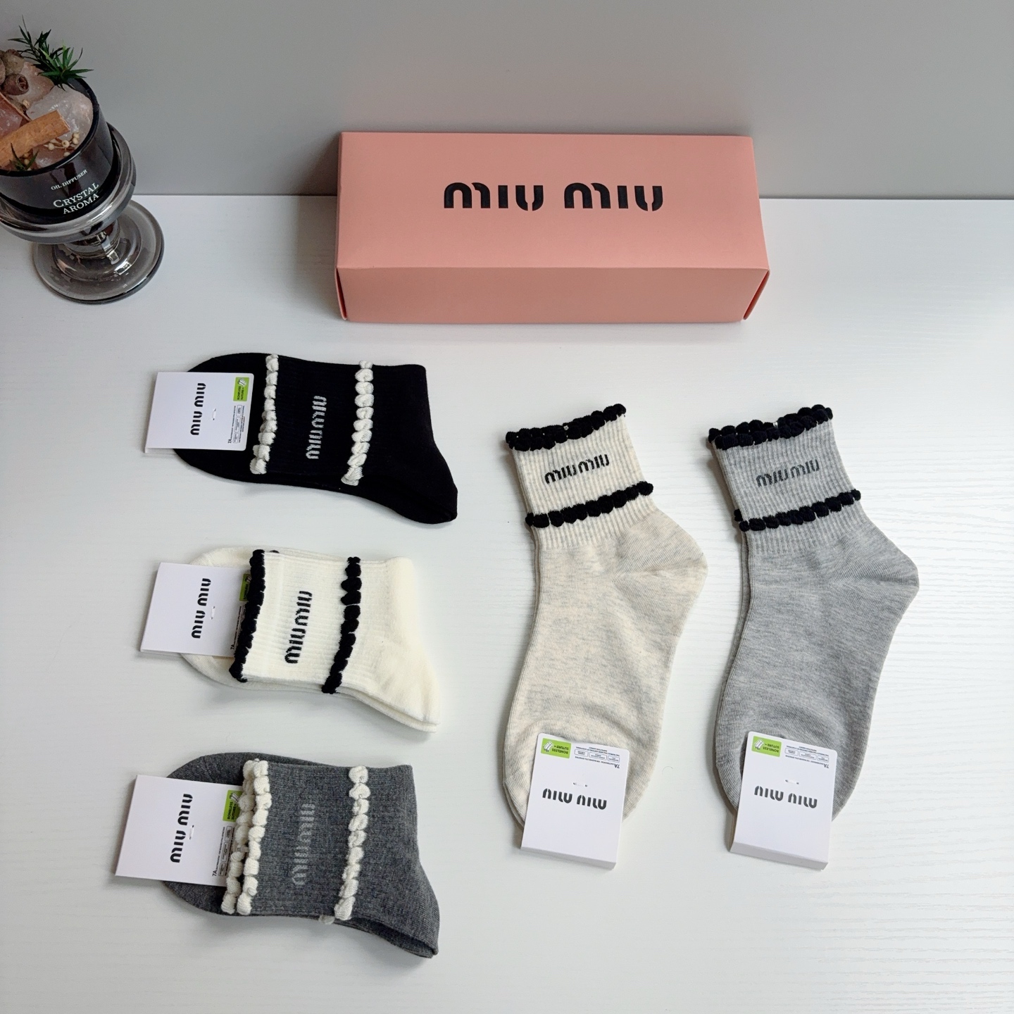 配包装【一盒5双】 miumiu · 缪缪 新款网红中筒袜子❗️ins明星网红推荐❗️轻薄柔软透气，四季通用，欧美大牌街