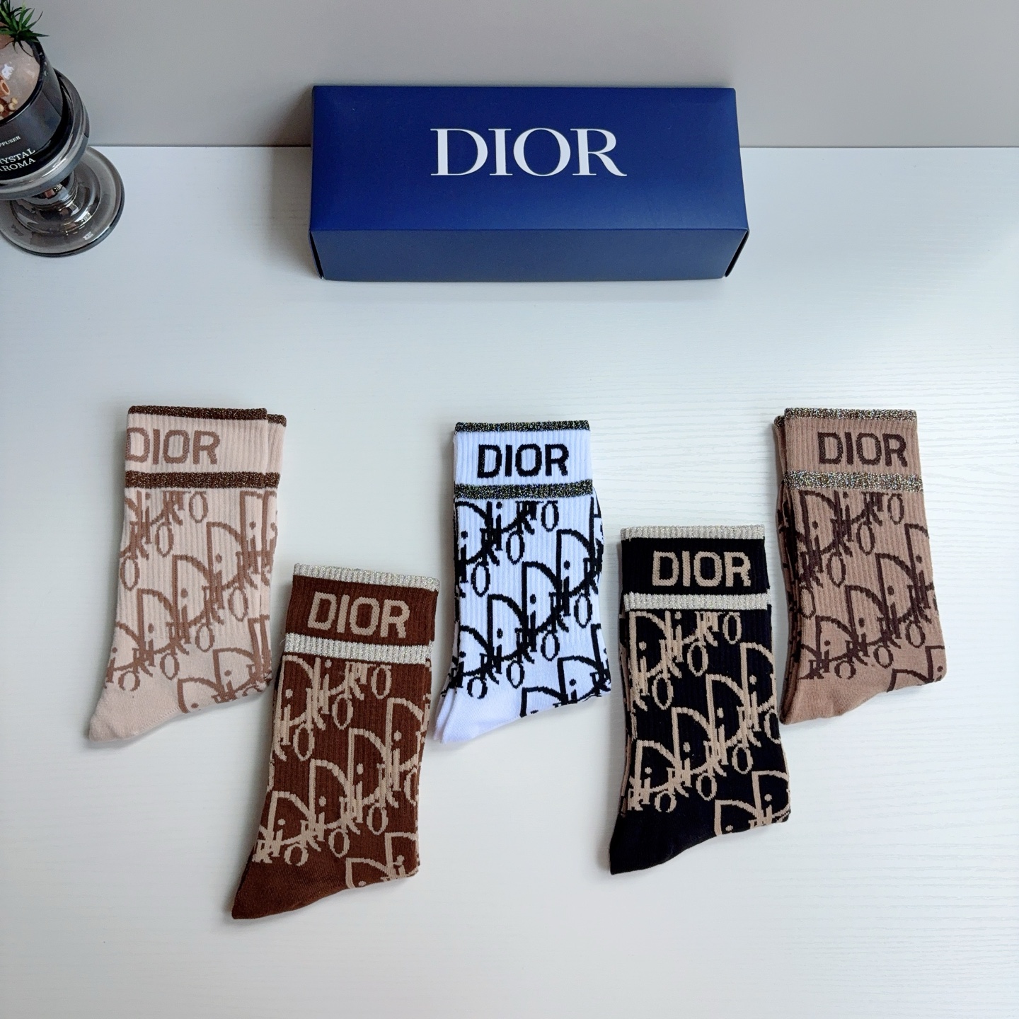 配包装（一盒5双） Dior 迪奥 新款字母罗口长筒袜子！爆款字母专柜同步长筒袜，💛大牌出街，潮人必备🔥超好搭