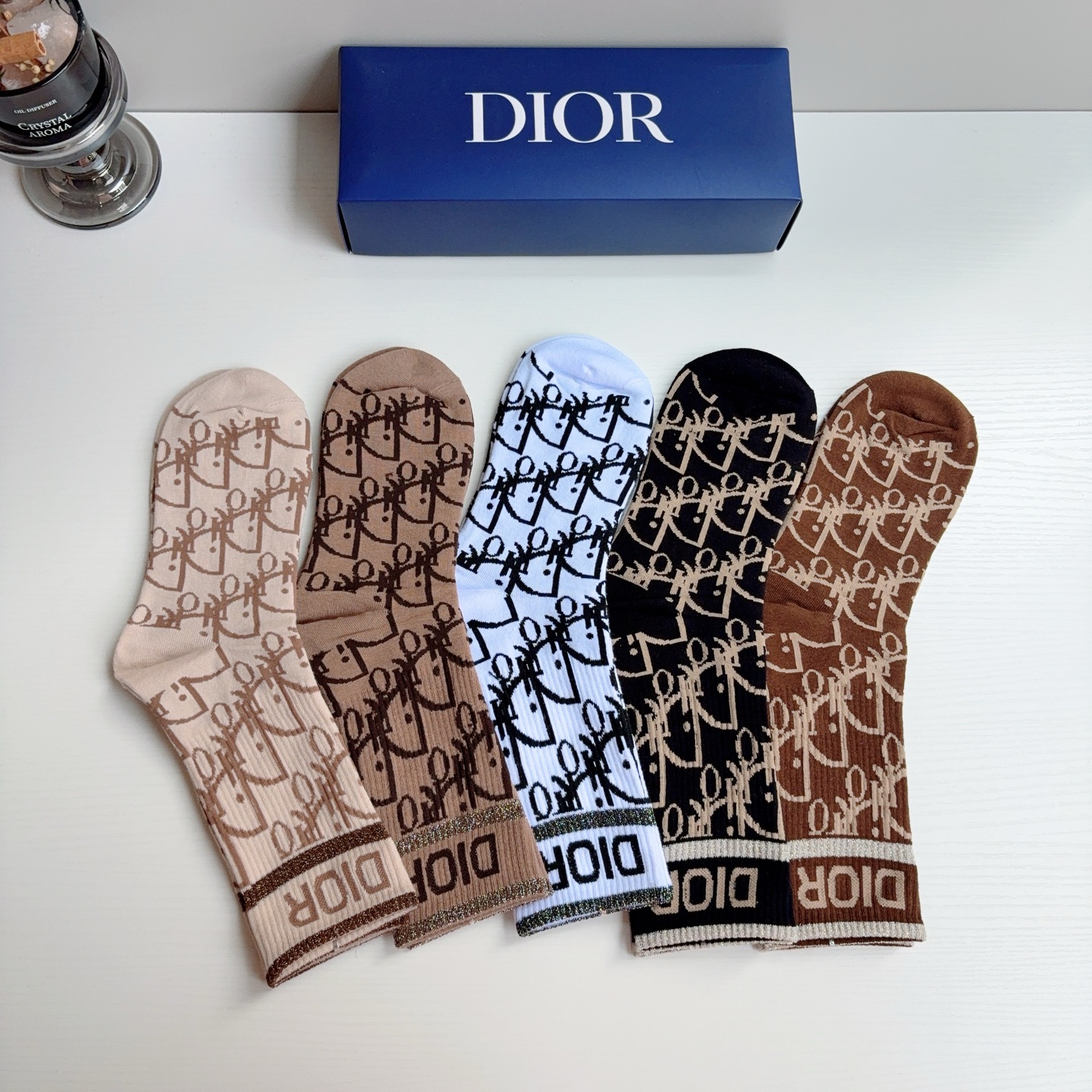 配包装（一盒5双） Dior 迪奥 新款字母罗口长筒袜子！爆款字母专柜同步长筒袜，💛大牌出街，潮人必备🔥超好搭