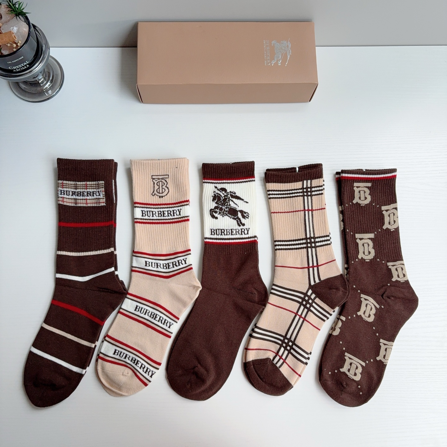 配包装（一盒5双） 🌟Burberry 巴宝莉 新款男女通用长筒袜子，纯棉面料，经典款搭配潮流配色，个性时尚百搭款