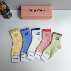 配包装【一盒5双】 miumiu · 缪缪 新款网红中筒袜子❗️ins明星网红推荐❗️轻薄柔软透气,四季通用,欧美大牌街 配包装【一盒5双】 miumiu · 缪缪 新款网红中筒袜子❗️ins明星网红推荐❗️轻薄柔软透气,四季通用,欧美大牌街