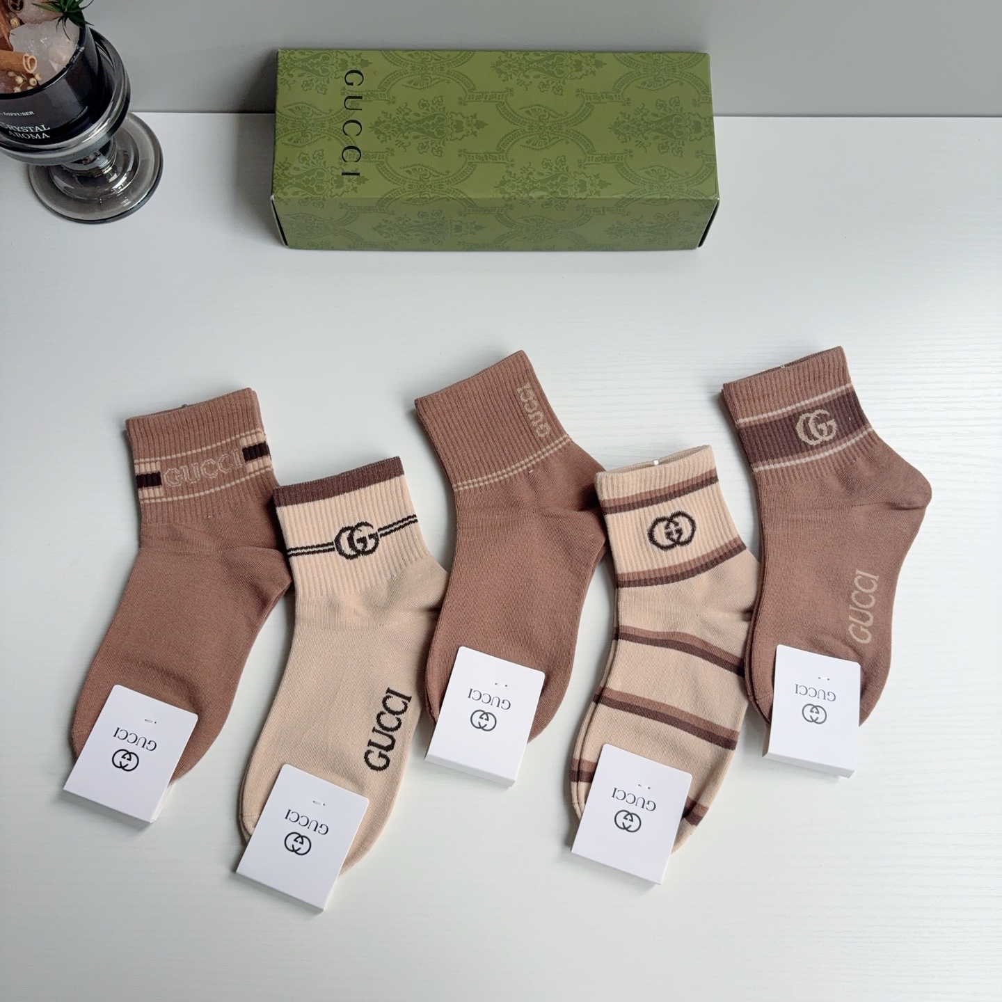 配包装（一盒5双）  Gucci 古奇新款小单品男女中筒袜子，纯棉面料，潮人必备 ，经典双G袜子，个性时尚百搭款