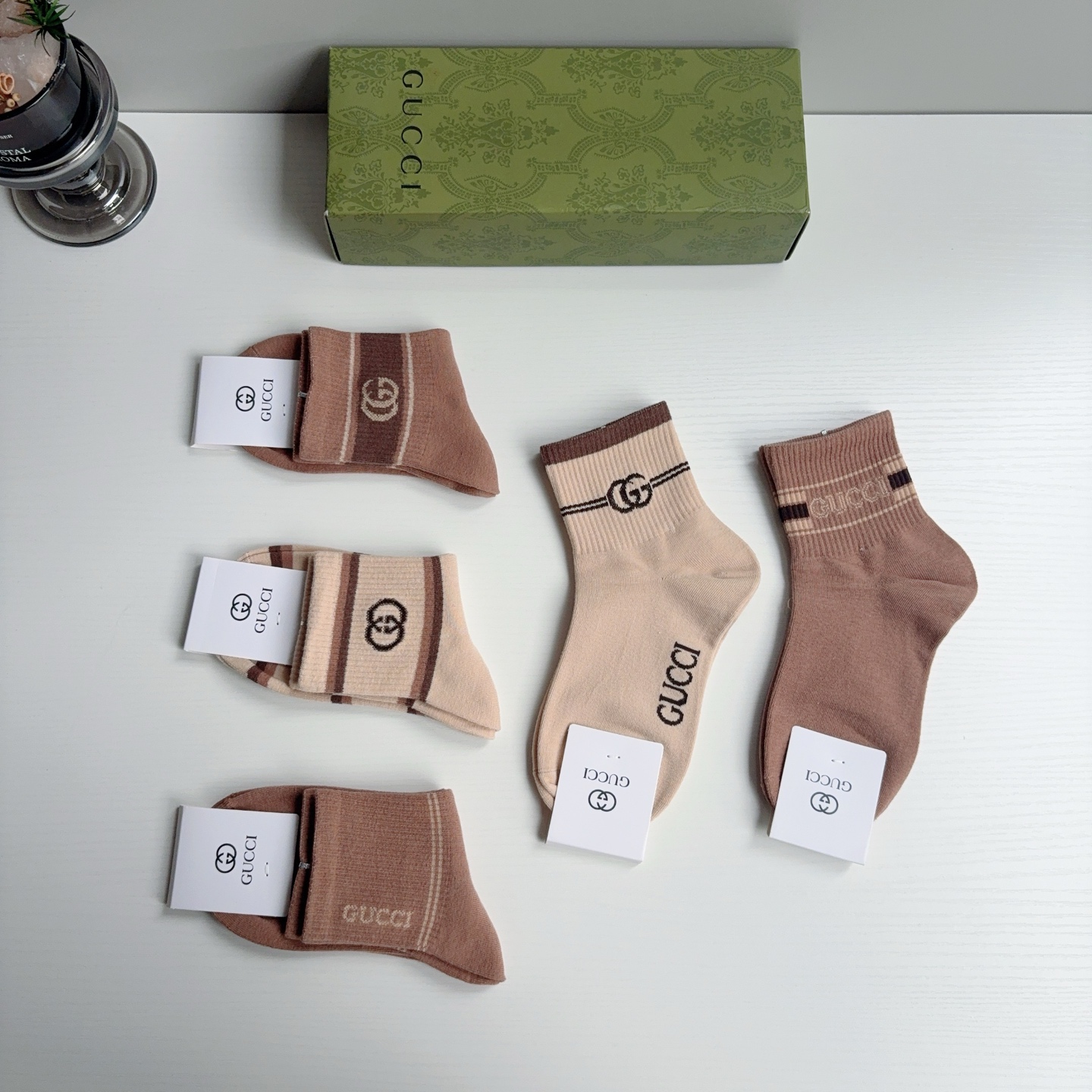 配包装（一盒5双）  Gucci 古奇新款小单品男女中筒袜子，纯棉面料，潮人必备 ，经典双G袜子，个性时尚百搭款