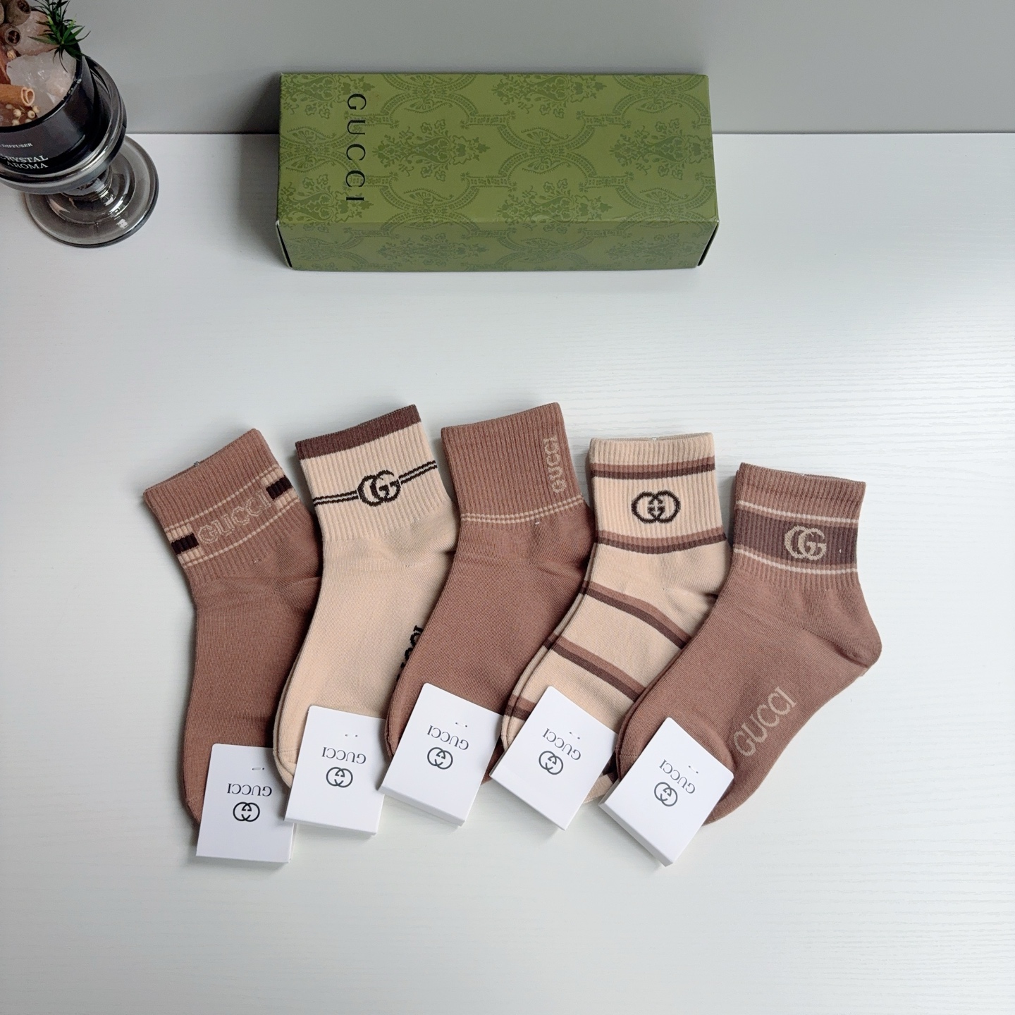 配包装（一盒5双）  Gucci 古奇新款小单品男女中筒袜子，纯棉面料，潮人必备 ，经典双G袜子，个性时尚百搭款