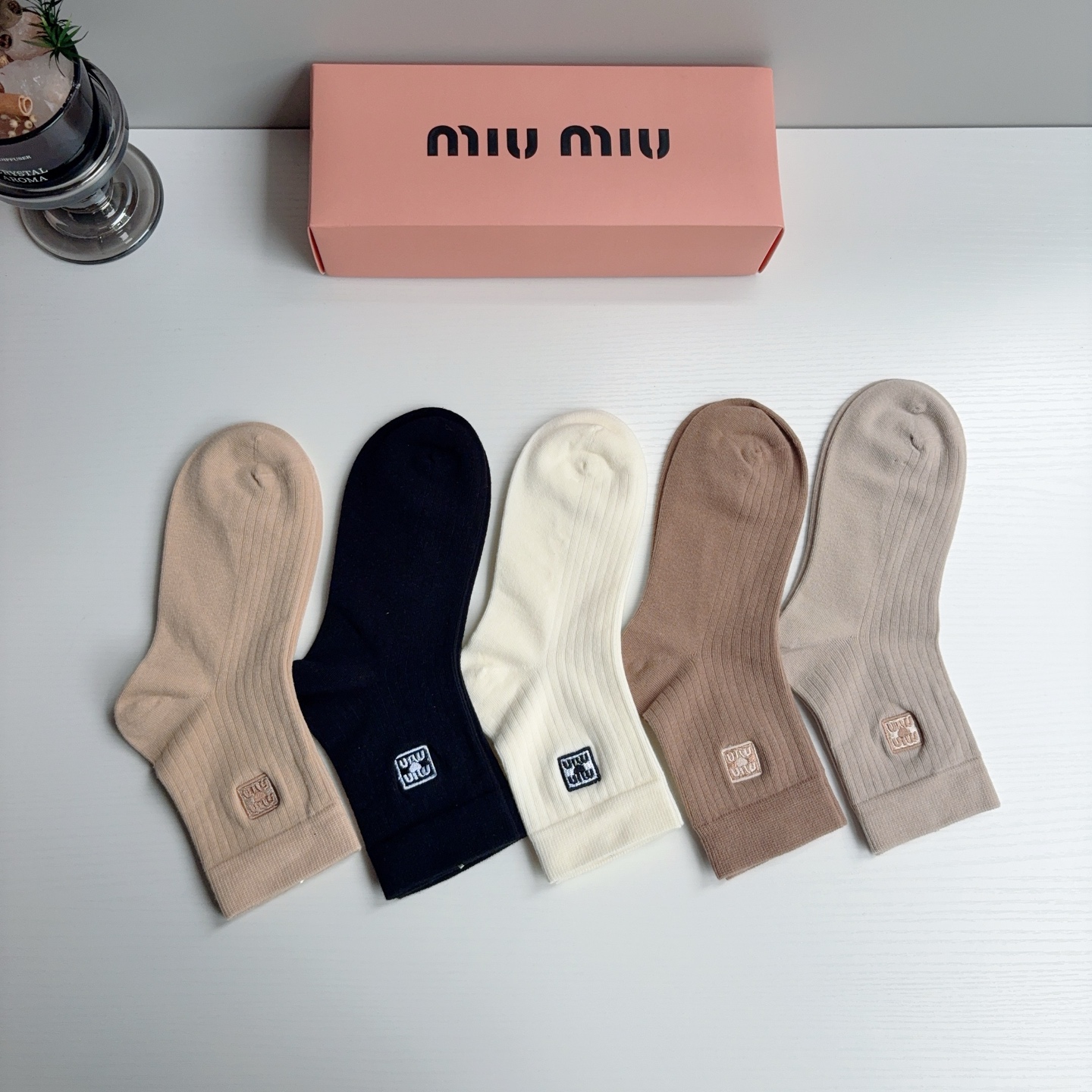 配包装【一盒5双】 miumiu · 缪缪 高品质刺绣中筒袜子❗️ins明星网红推荐❗️轻薄柔软透气，四季通用，欧美大牌