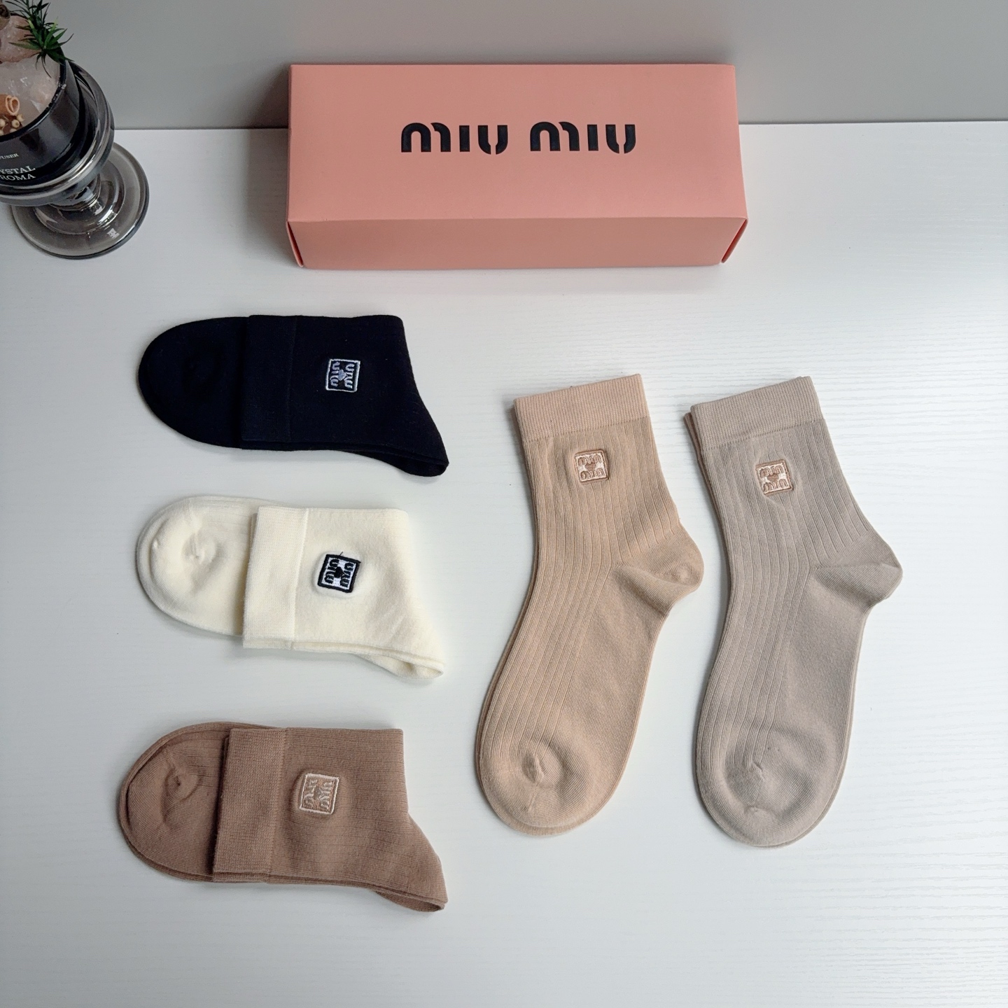 配包装【一盒5双】 miumiu · 缪缪 高品质刺绣中筒袜子❗️ins明星网红推荐❗️轻薄柔软透气，四季通用，欧美大牌