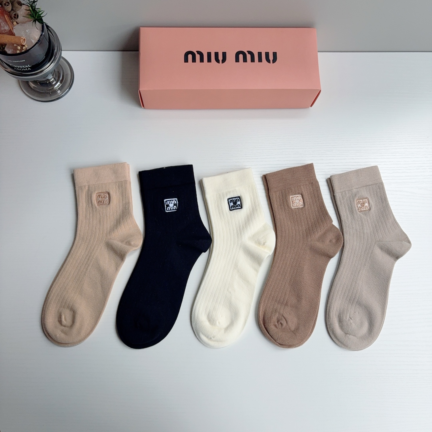 配包装【一盒5双】 miumiu · 缪缪 高品质刺绣中筒袜子❗️ins明星网红推荐❗️轻薄柔软透气，四季通用，欧美大牌