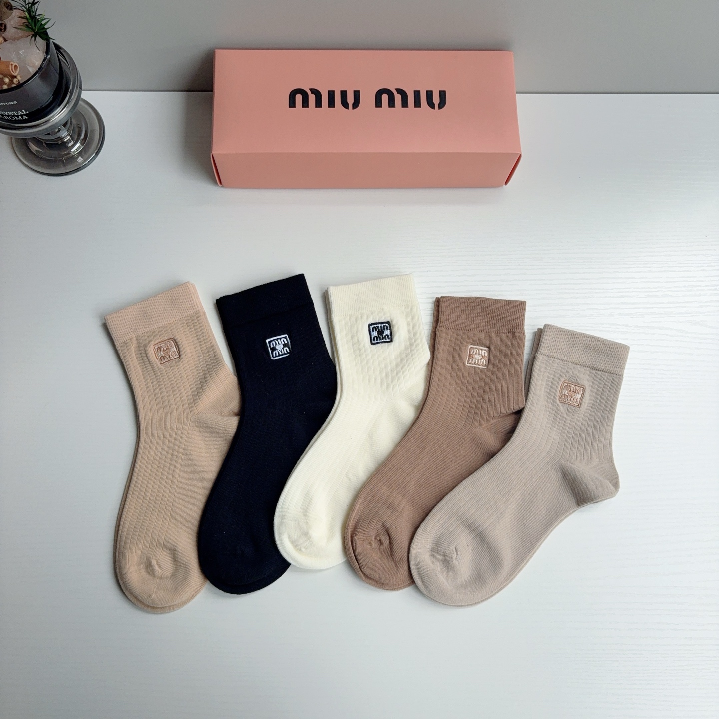 配包装【一盒5双】 miumiu · 缪缪 高品质刺绣中筒袜子❗️ins明星网红推荐❗️轻薄柔软透气，四季通用，欧美大牌