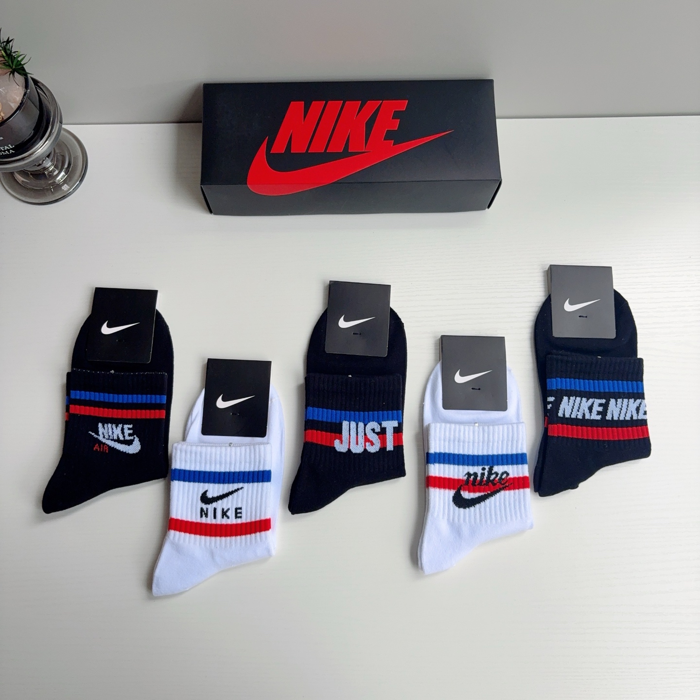 配包装（一盒5双） 新款 Nike/耐克 男士中筒袜子 超柔软面料 抗菌防臭吸汗透气百搭款！