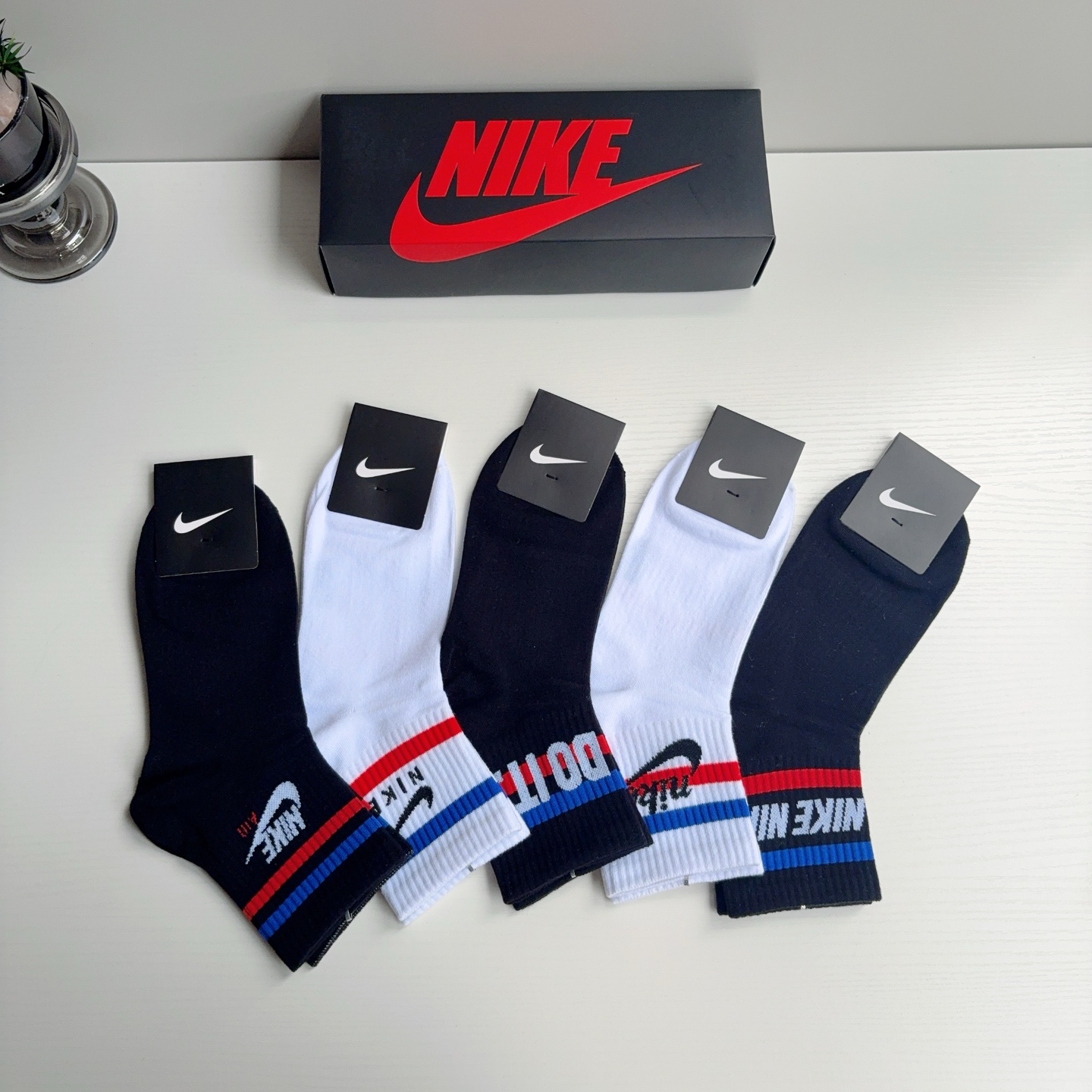 配包装（一盒5双） 新款 Nike/耐克 男士中筒袜子 超柔软面料 抗菌防臭吸汗透气百搭款！