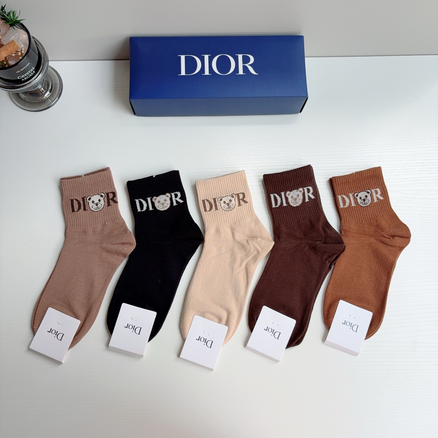 配包装（一盒5双） Dior 迪奥 新款字母中筒袜子！时尚潮流中筒袜，💛大牌出街，潮人必备🔥超好搭