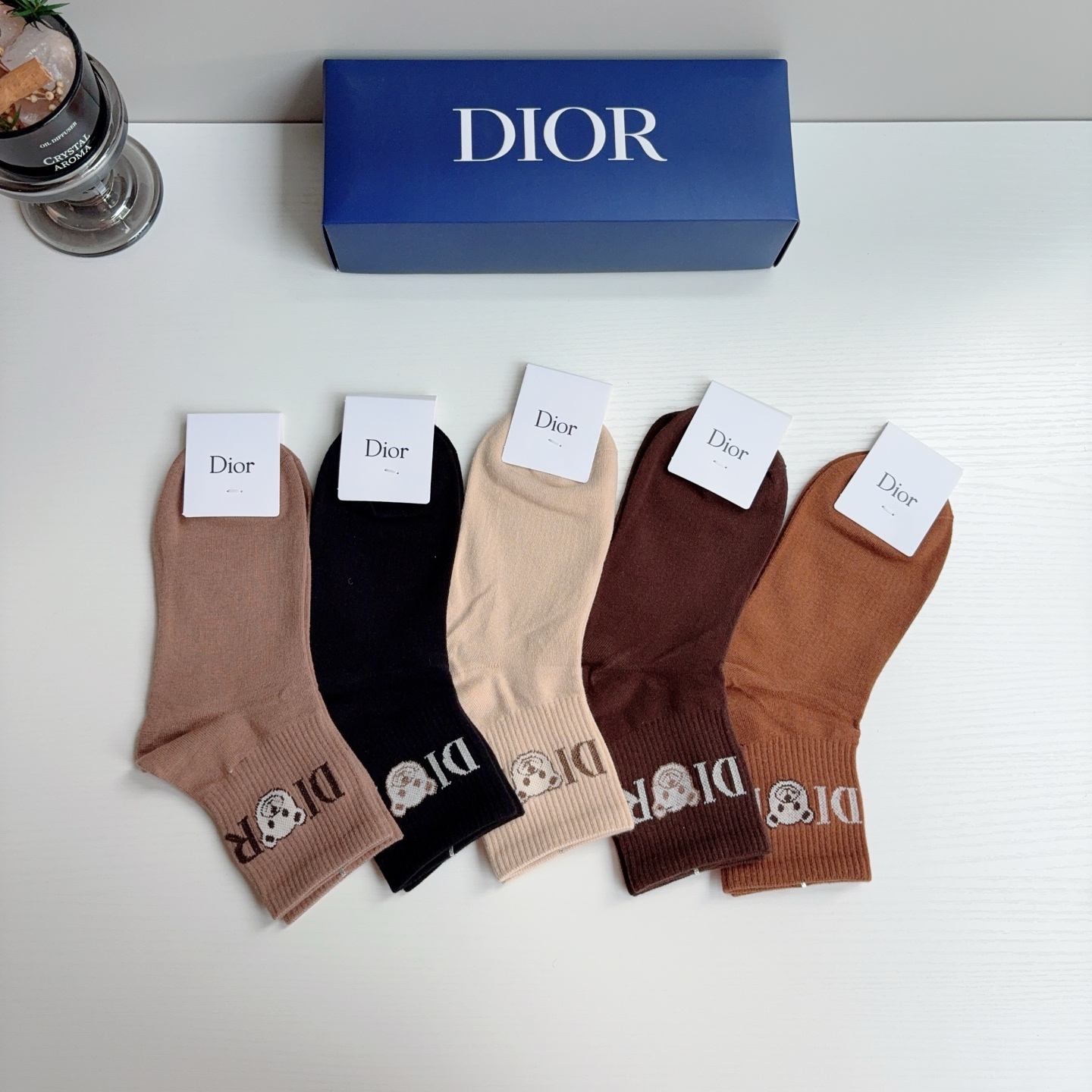 配包装（一盒5双） Dior 迪奥 新款字母中筒袜子！时尚潮流中筒袜，💛大牌出街，潮人必备🔥超好搭