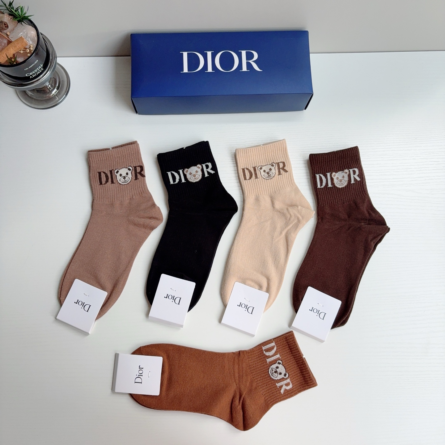 配包装（一盒5双） Dior 迪奥 新款字母中筒袜子！时尚潮流中筒袜，💛大牌出街，潮人必备🔥超好搭