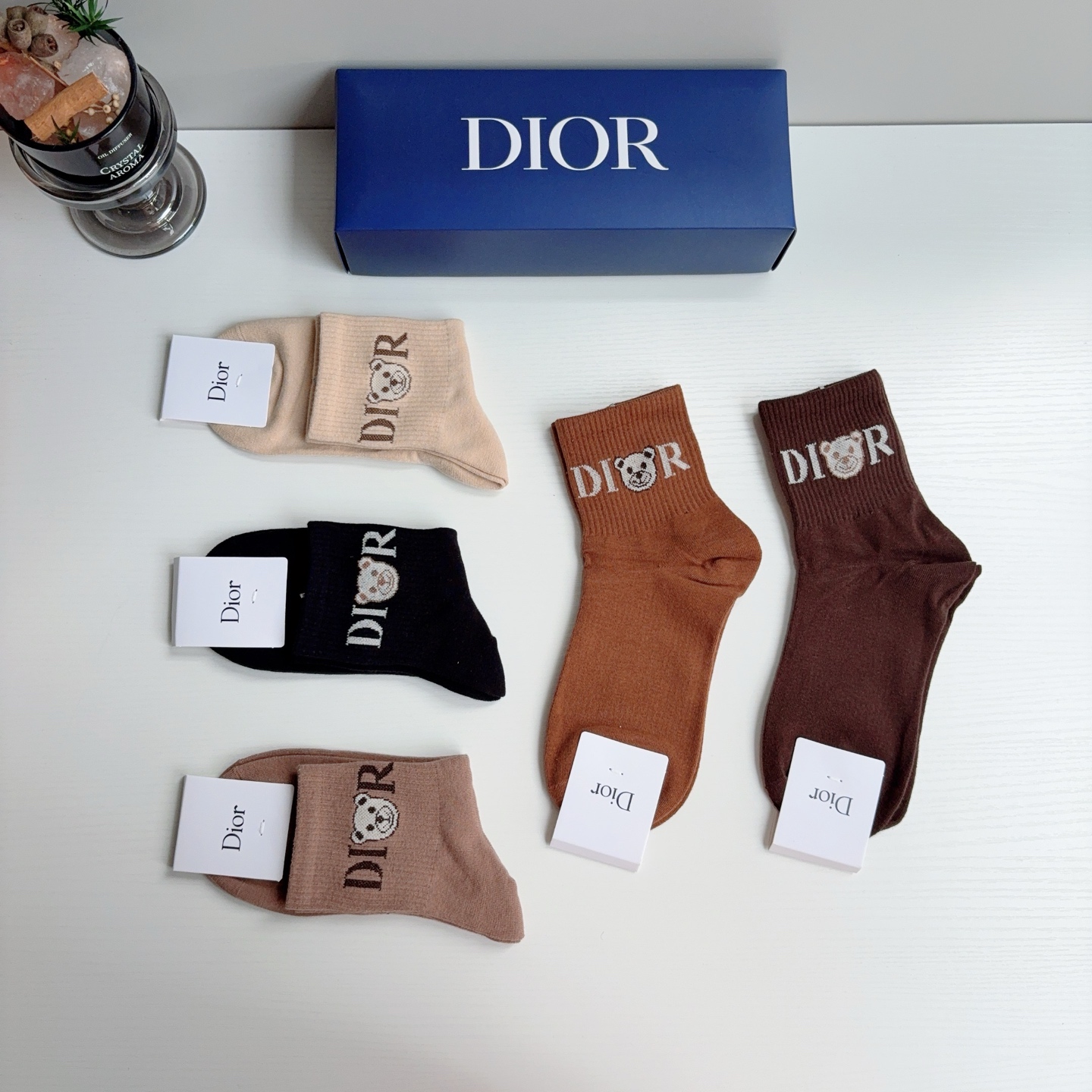 配包装（一盒5双） Dior 迪奥 新款字母中筒袜子！时尚潮流中筒袜，💛大牌出街，潮人必备🔥超好搭