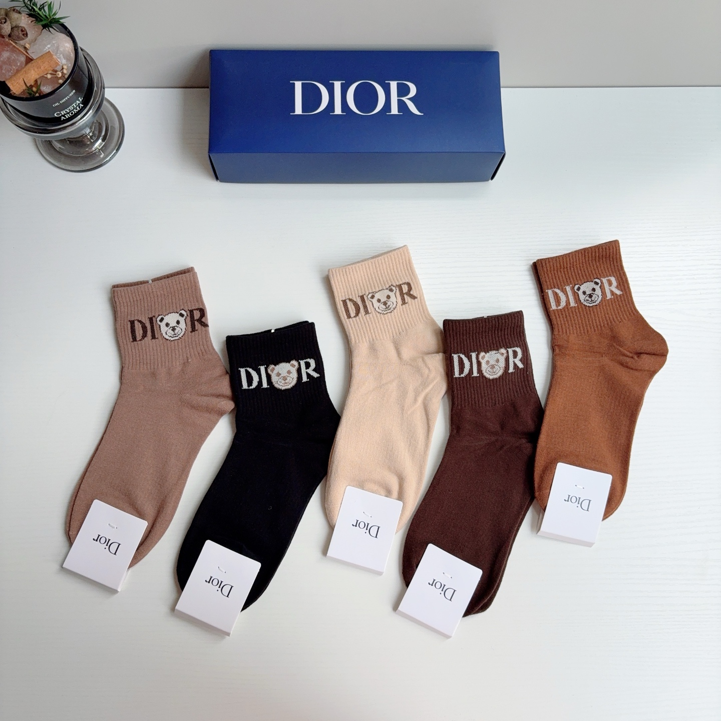 配包装（一盒5双） Dior 迪奥 新款字母中筒袜子！时尚潮流中筒袜，💛大牌出街，潮人必备🔥超好搭
