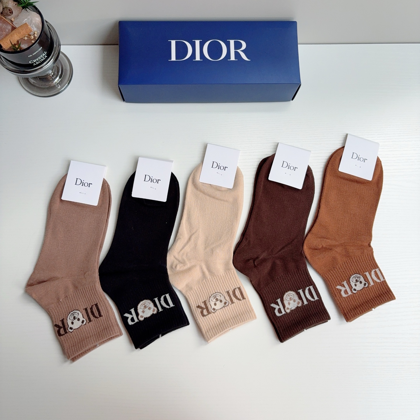 配包装（一盒5双） Dior 迪奥 新款字母中筒袜子！时尚潮流中筒袜，💛大牌出街，潮人必备🔥超好搭