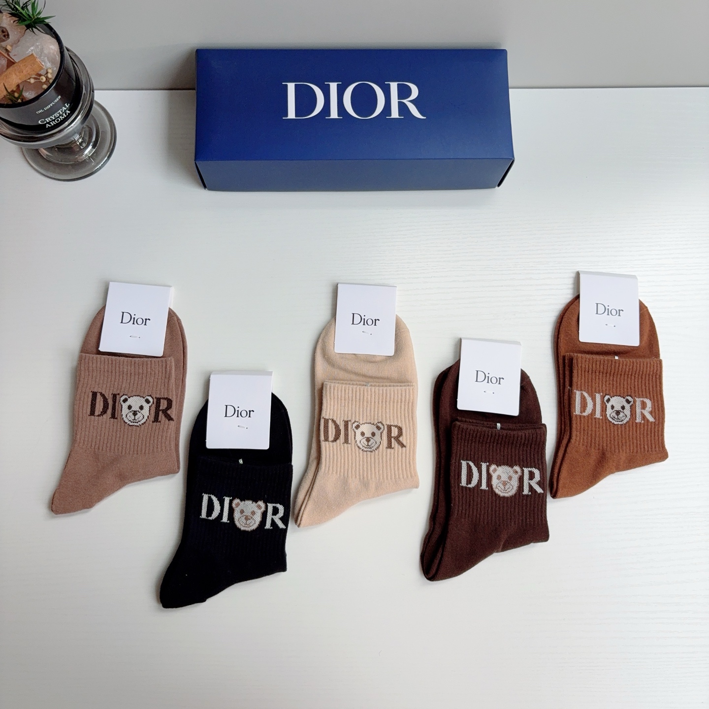 配包装（一盒5双） Dior 迪奥 新款字母中筒袜子！时尚潮流中筒袜，💛大牌出街，潮人必备🔥超好搭