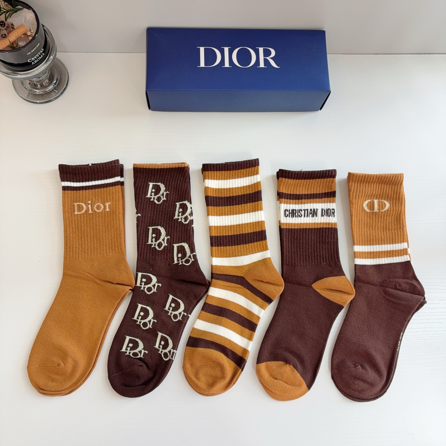 配包装（一盒5双） Dior 迪奥 新款小腿长筒袜子！纯棉面料，火爆Ｄ字母图案，专柜同步袜子，💛大牌出街，潮人必备🔥超好