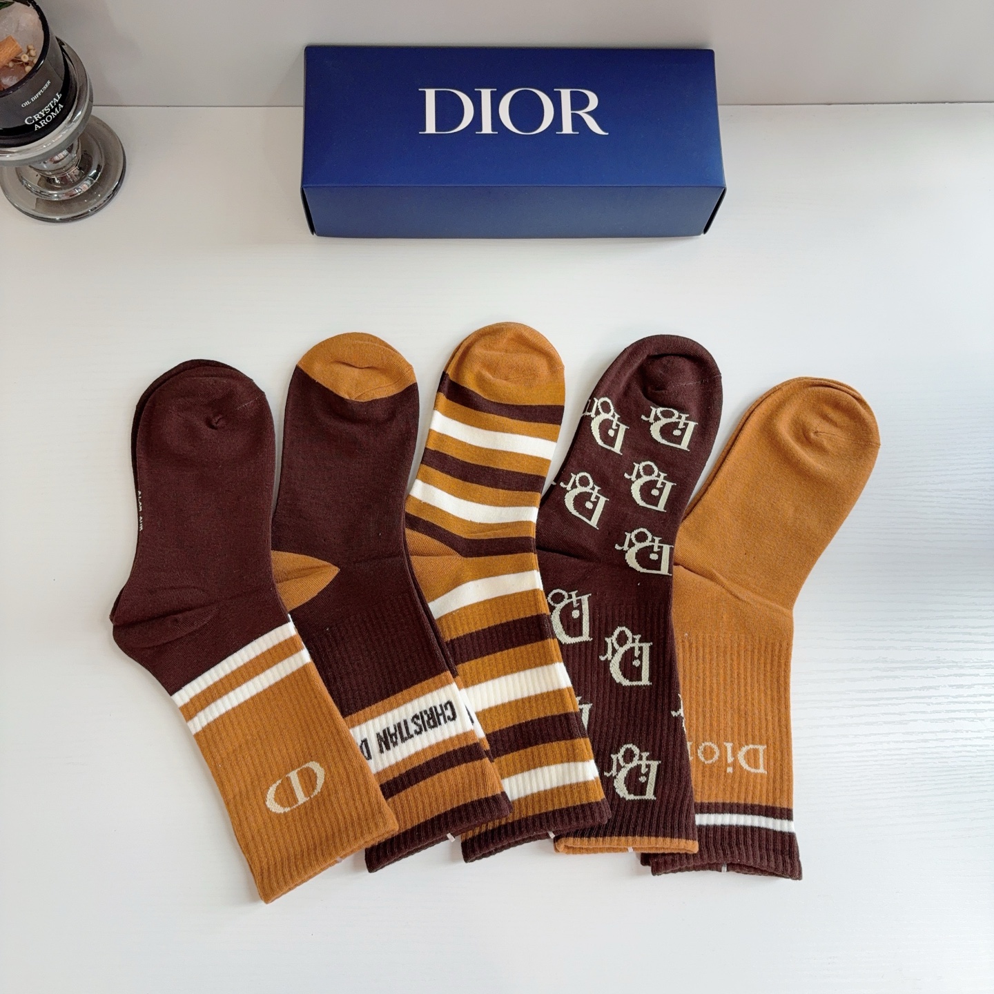 配包装（一盒5双） Dior 迪奥 新款小腿长筒袜子！纯棉面料，火爆Ｄ字母图案，专柜同步袜子，💛大牌出街，潮人必备🔥超好