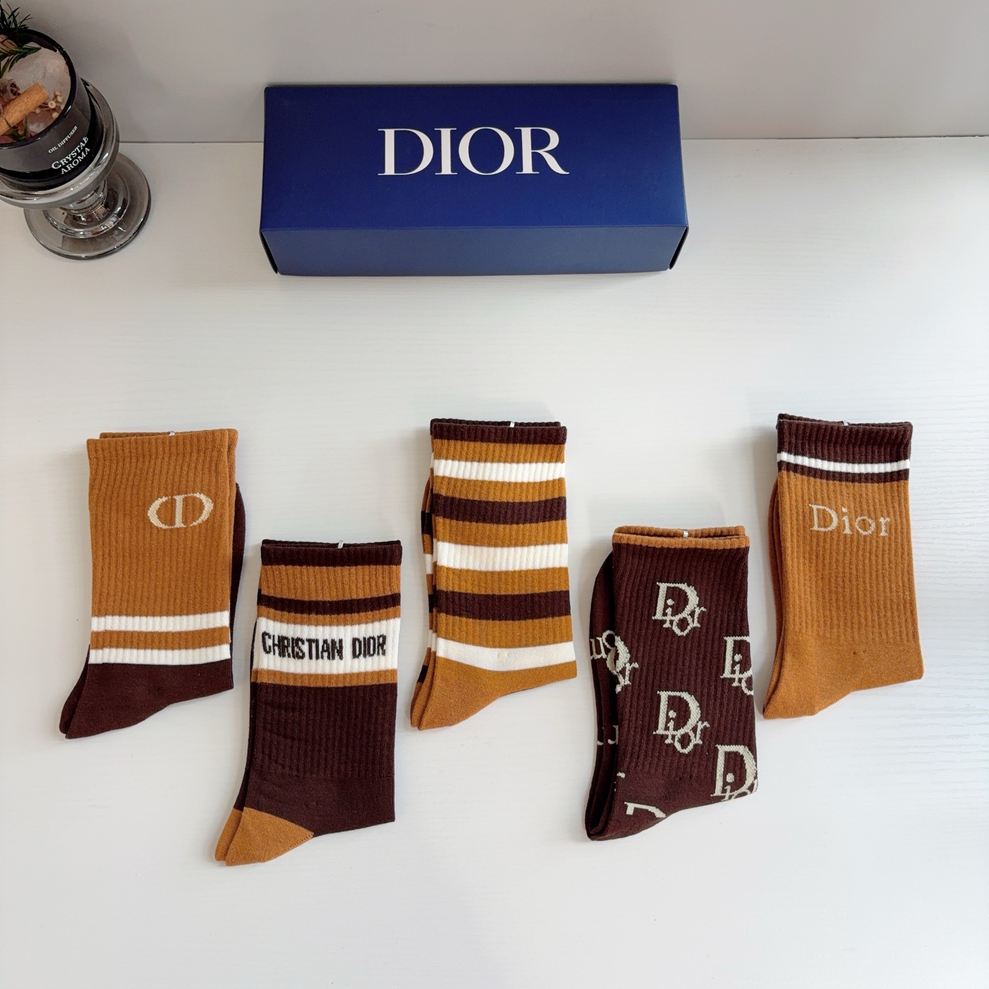 配包装（一盒5双） Dior 迪奥 新款小腿长筒袜子！纯棉面料，火爆Ｄ字母图案，专柜同步袜子，💛大牌出街，潮人必备🔥超好