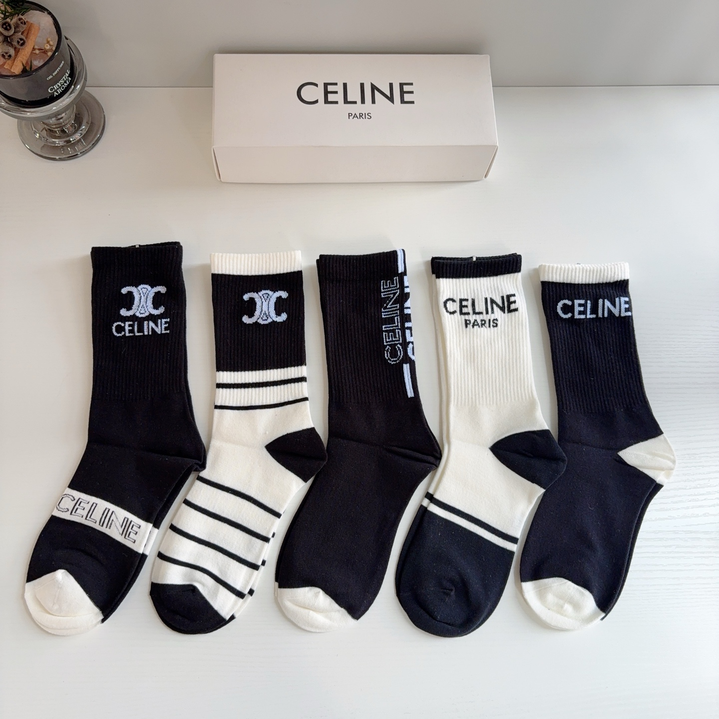 配包装（一盒5双）  CELINE 赛琳新款长筒袜子 经典字母logo 个性时尚百搭款，！超柔软材质，舒适透气，时尚百搭