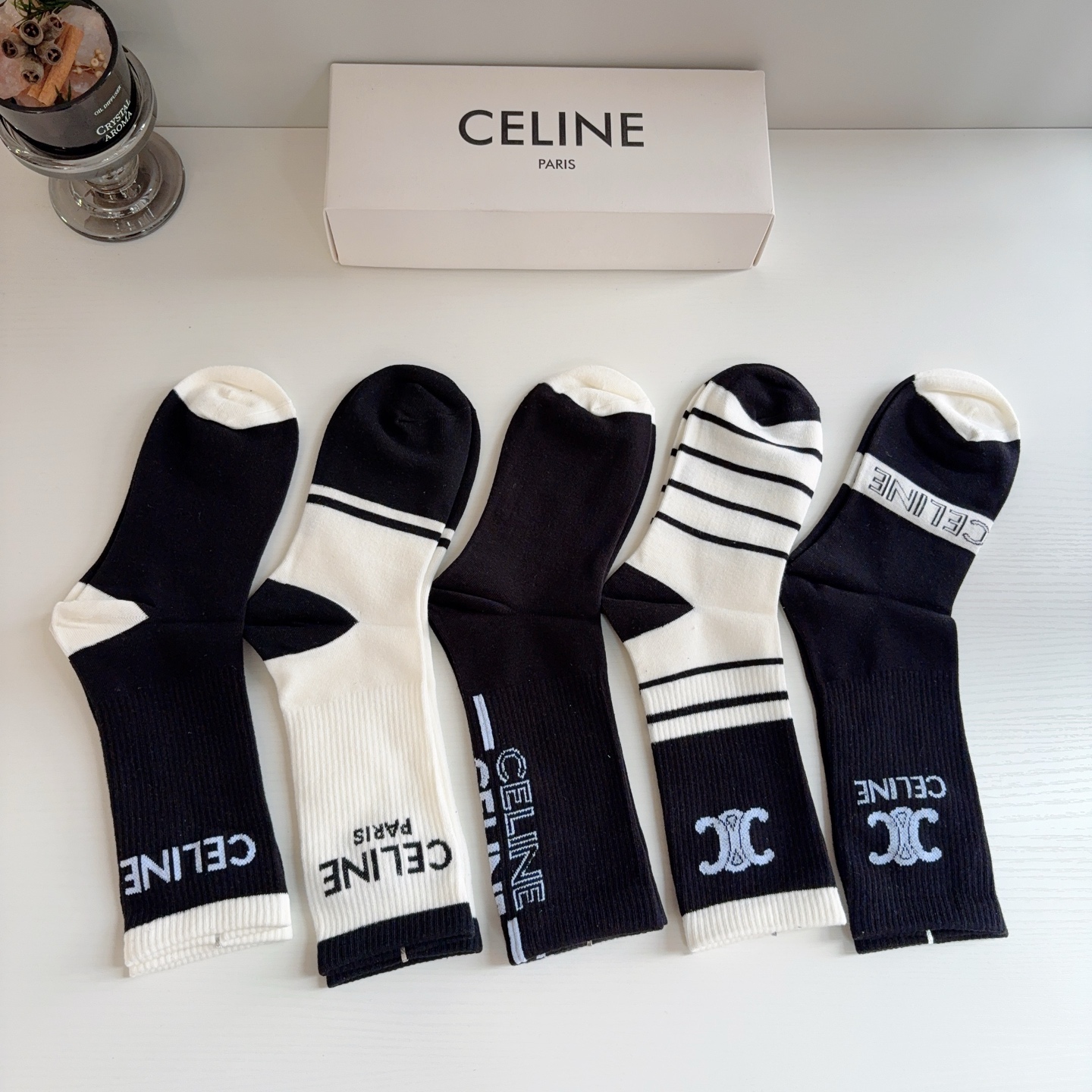 配包装（一盒5双）  CELINE 赛琳新款长筒袜子 经典字母logo 个性时尚百搭款，！超柔软材质，舒适透气，时尚百搭