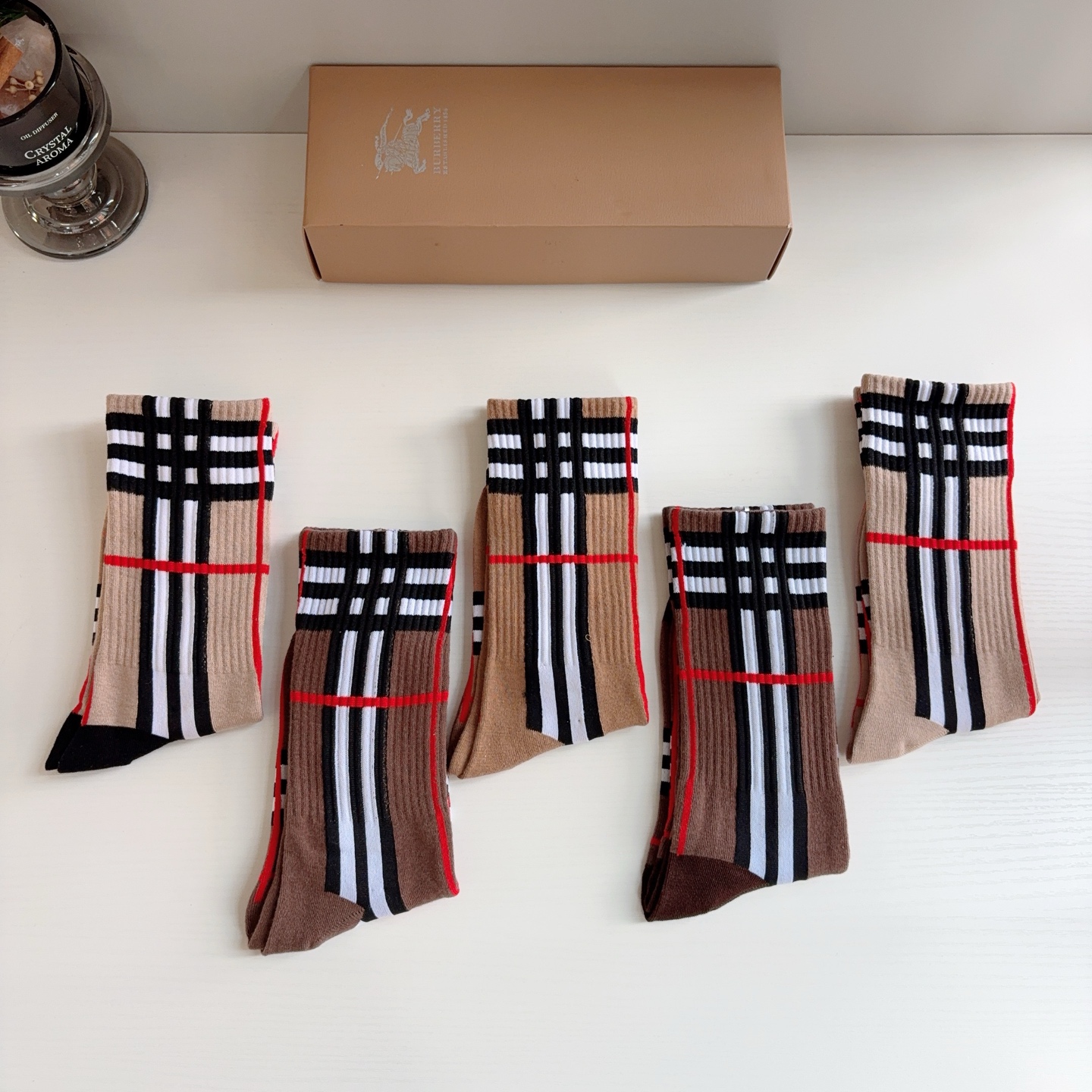配包装（一盒5双） 🌟Burberry 巴宝莉 新款男女通用长筒袜子，纯棉面料，经典款搭配潮流配色，个性时尚百搭款