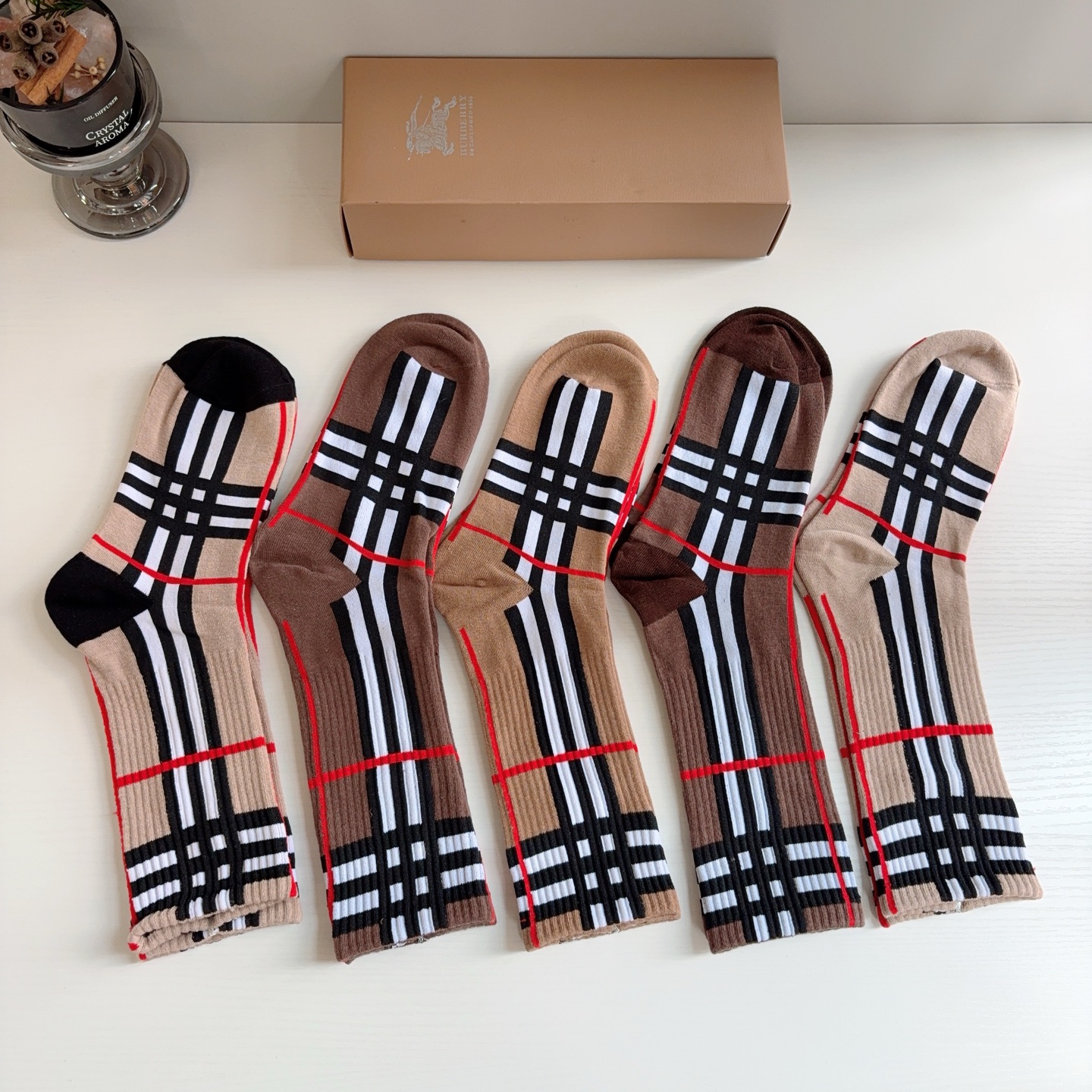 配包装（一盒5双） 🌟Burberry 巴宝莉 新款男女通用长筒袜子，纯棉面料，经典款搭配潮流配色，个性时尚百搭款