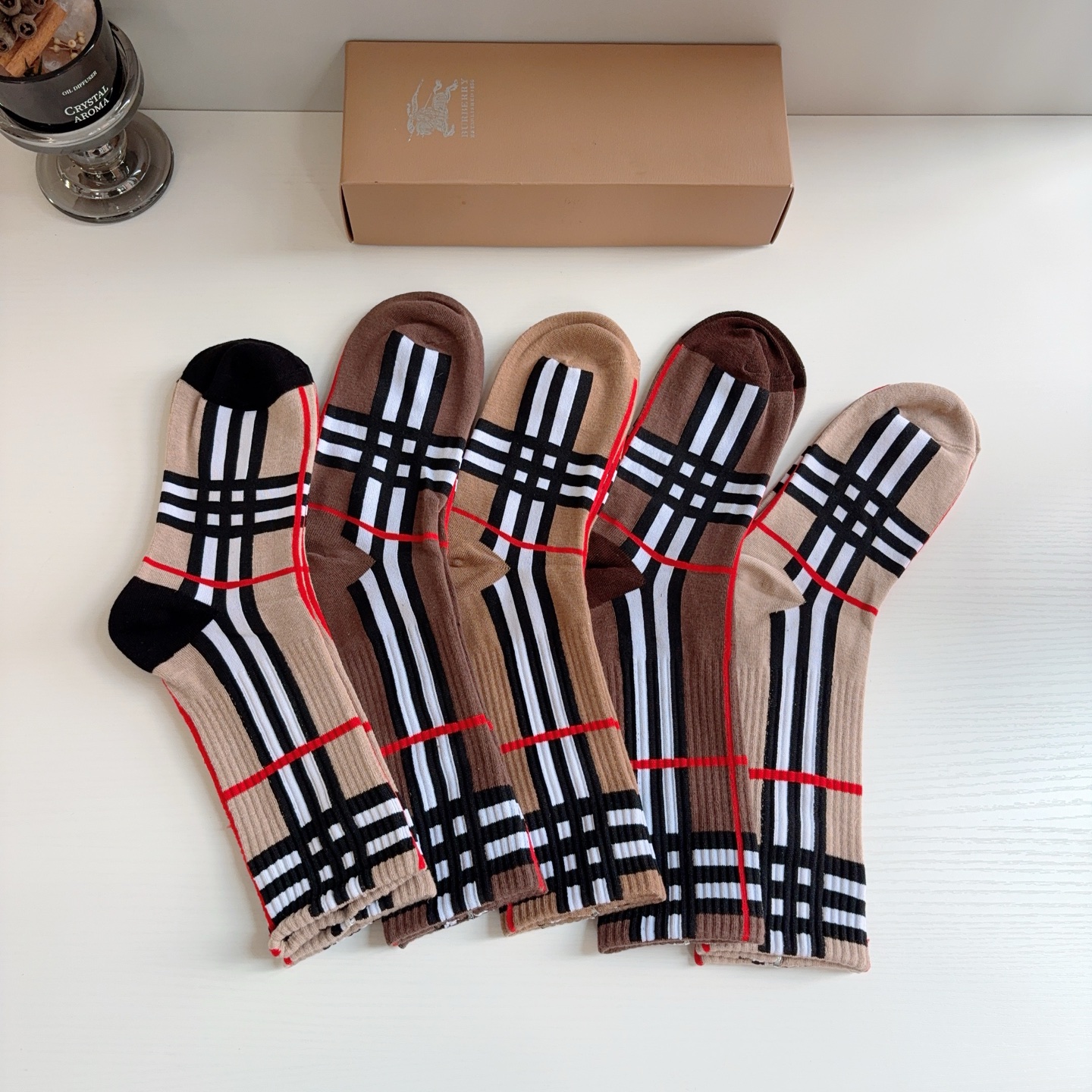 配包装（一盒5双） 🌟Burberry 巴宝莉 新款男女通用长筒袜子，纯棉面料，经典款搭配潮流配色，个性时尚百搭款