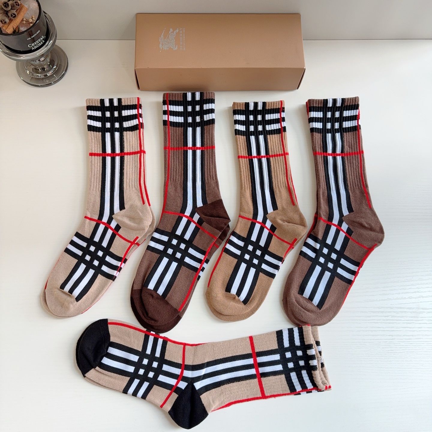配包装（一盒5双） 🌟Burberry 巴宝莉 新款男女通用长筒袜子，纯棉面料，经典款搭配潮流配色，个性时尚百搭款
